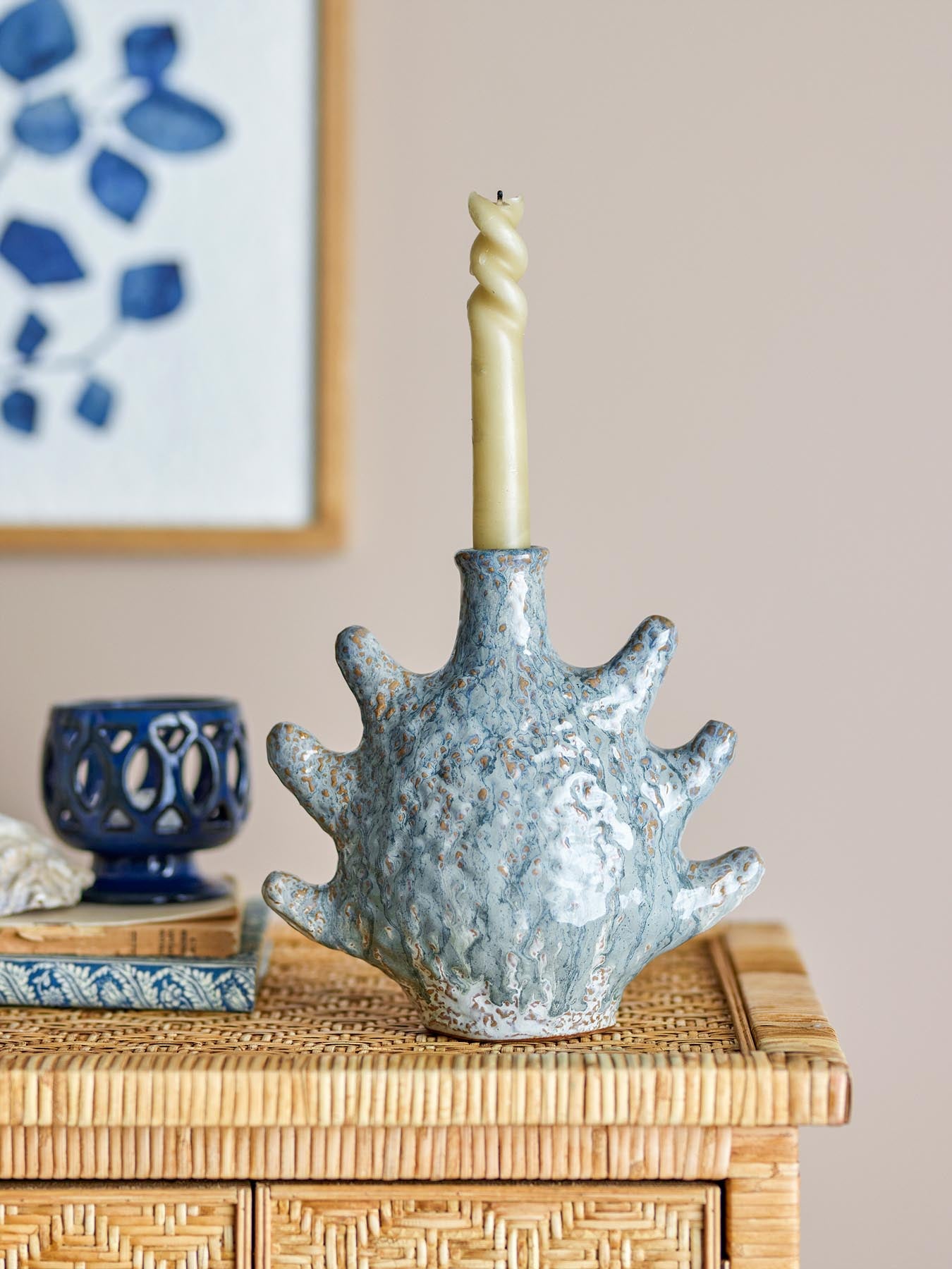 Bridget Kerzenhalter, Grau, Steingut in Grau präsentiert im Onlineshop von KAQTU Design AG. Podest ist von Creative Collection
