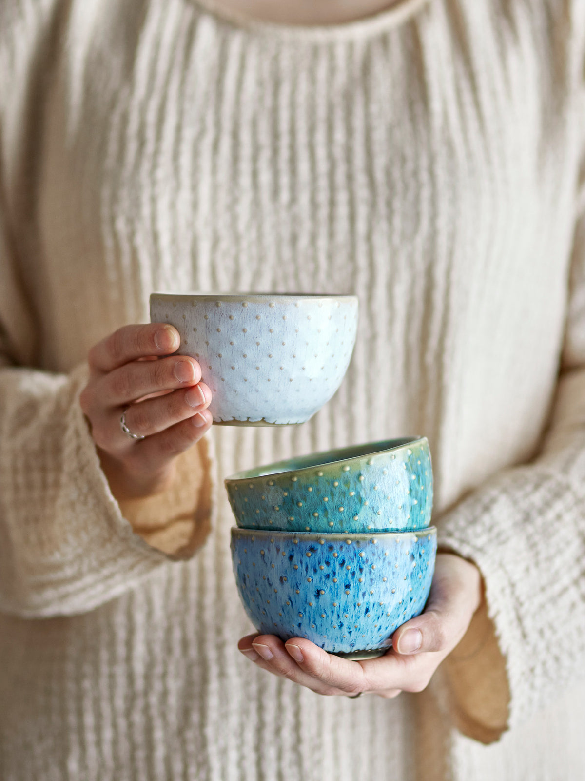 Harriet Schale, Blau, Steingut in Blau präsentiert im Onlineshop von KAQTU Design AG. Schale ist von Creative Collection