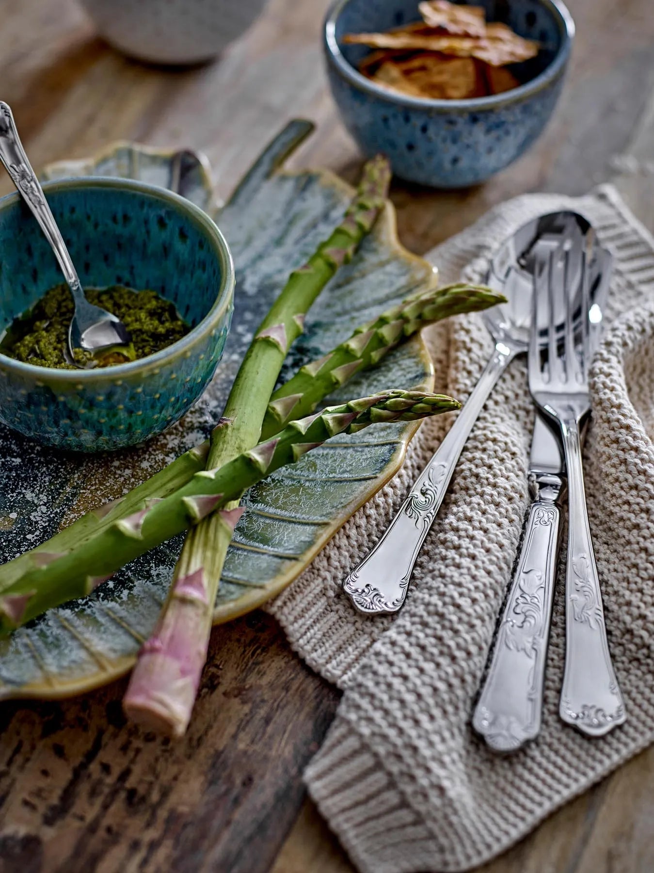 Dorreen Servierplatte, Blau, Steingut in Blau präsentiert im Onlineshop von KAQTU Design AG. Kochbesteck ist von Creative Collection