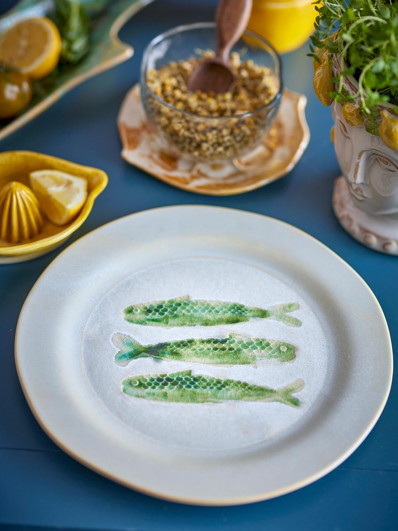 Hadden Teller, Grün, Steingut in Grün präsentiert im Onlineshop von KAQTU Design AG. Teller ist von Creative Collection