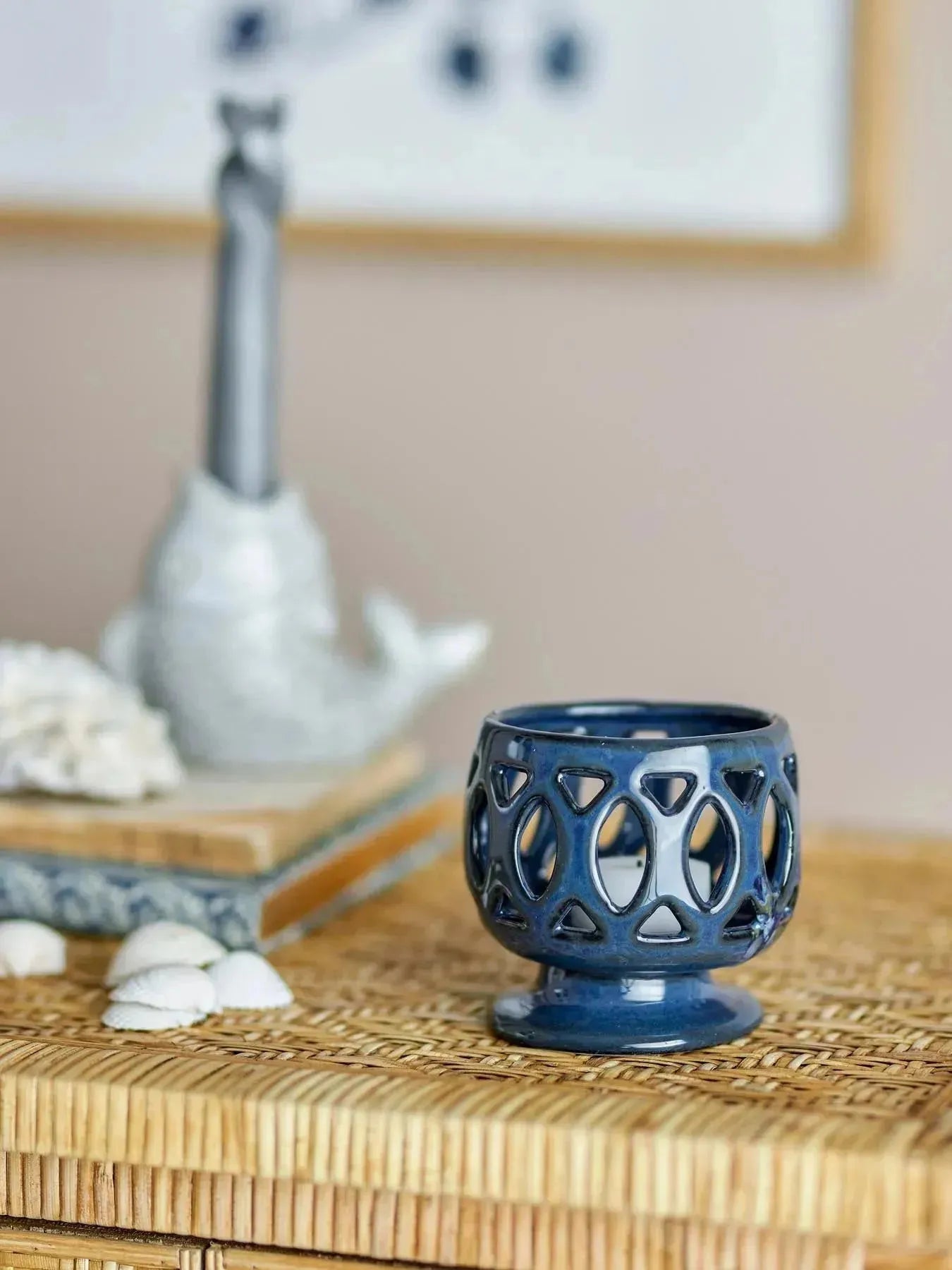 Patty Teelichthalter, Blau, Steingut in Blau präsentiert im Onlineshop von KAQTU Design AG. Kerzenständer ist von Creative Collection