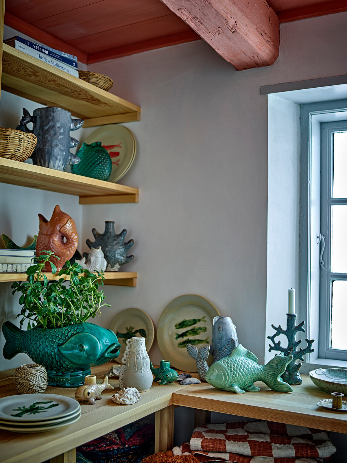 Tace Vase, Blau, Steingut in Blau präsentiert im Onlineshop von KAQTU Design AG. Vase ist von Creative Collection
