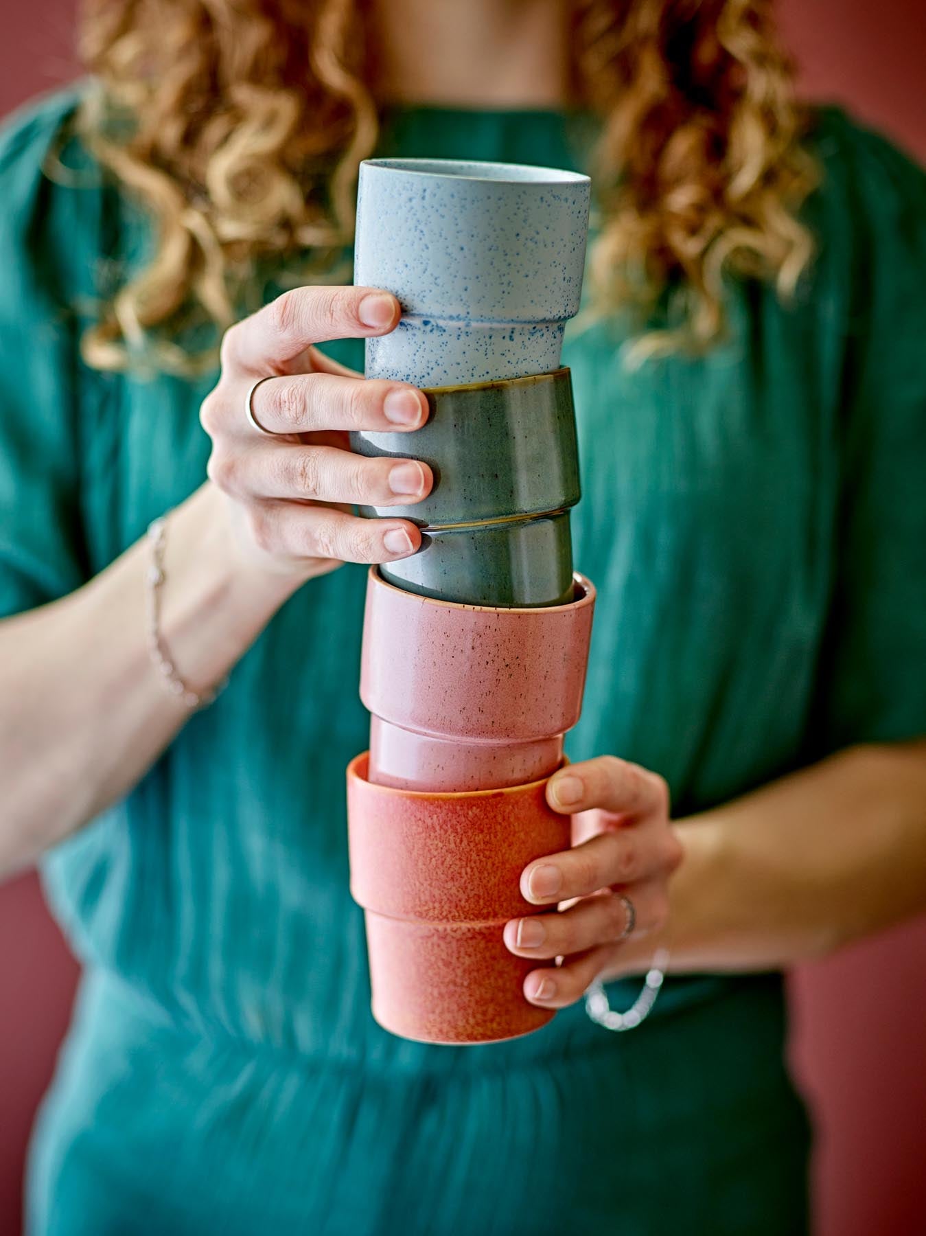 Ewan Tasse, Rose, Steingut in Rose präsentiert im Onlineshop von KAQTU Design AG. Tasse ist von Bloomingville