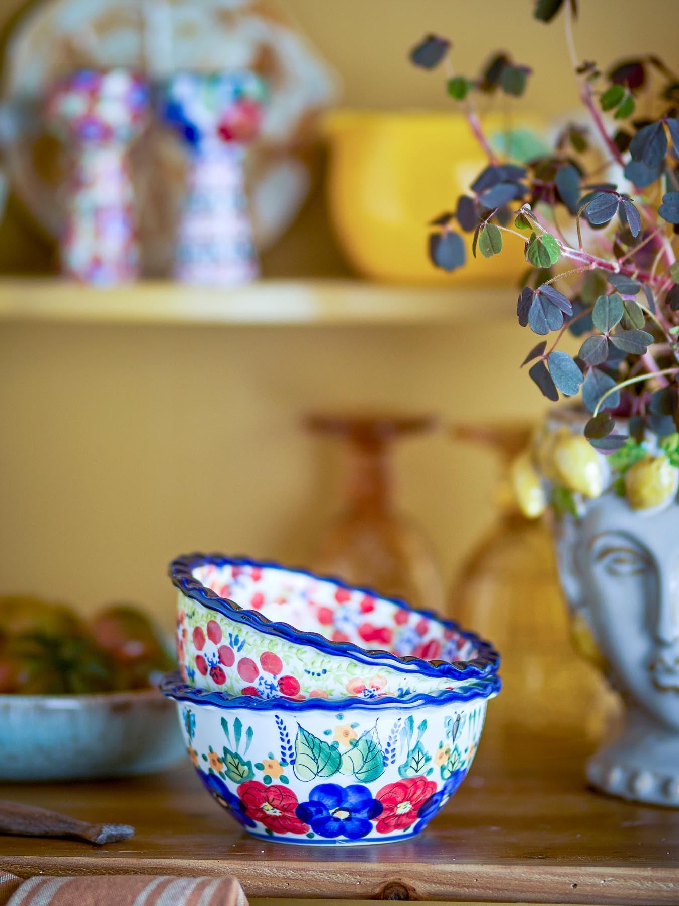 Florist Schale, Rot, Steingut in Rot präsentiert im Onlineshop von KAQTU Design AG. Schale ist von Creative Collection