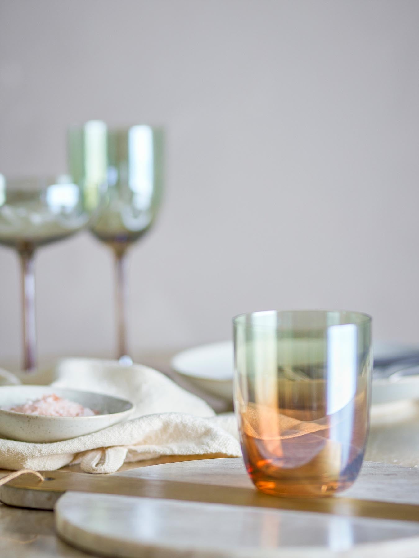 Aston Trinkglas, Bronze, Glas in Bronze präsentiert im Onlineshop von KAQTU Design AG. Glas ist von Bloomingville