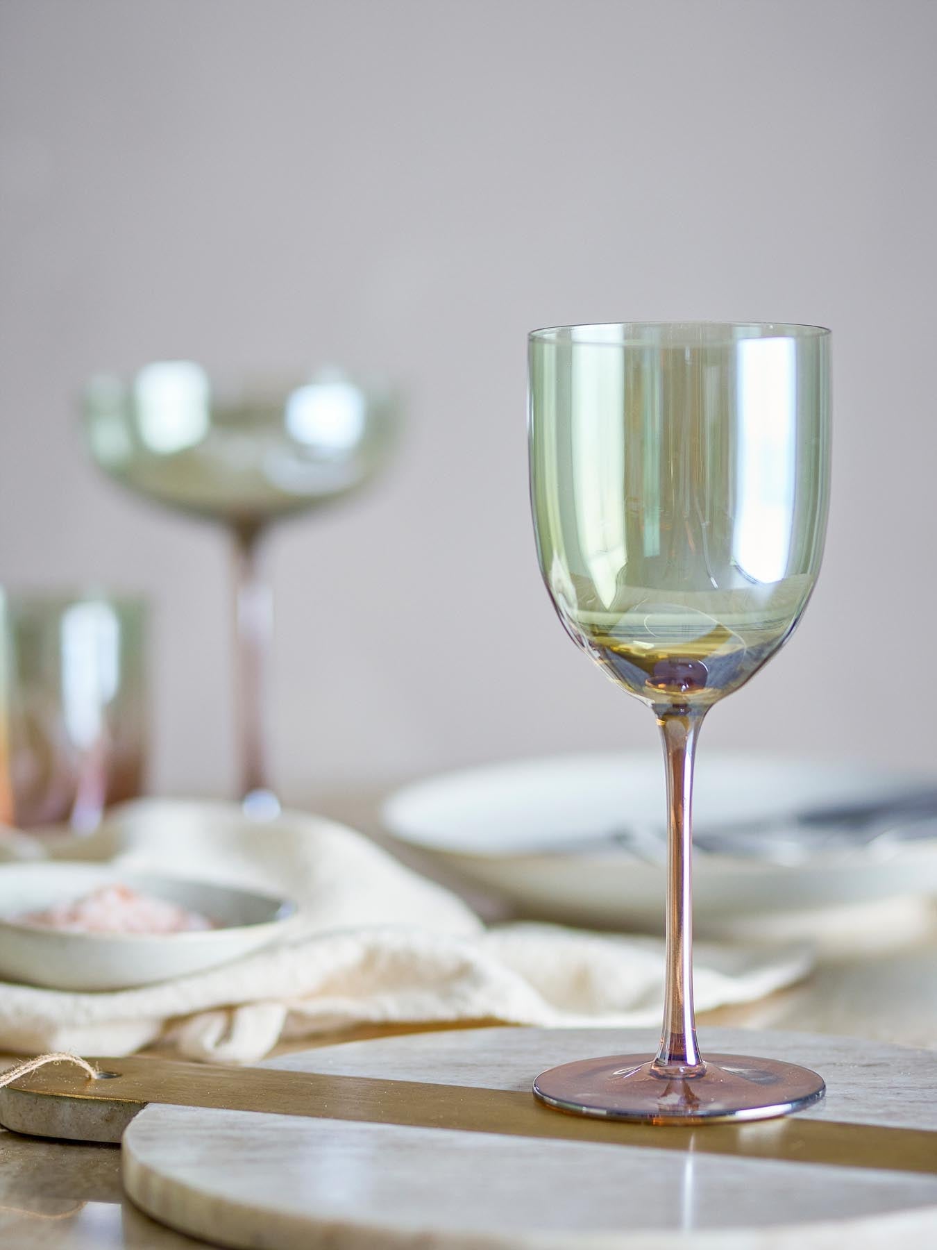 Aston Weinglas, Bronze, Glas in Bronze präsentiert im Onlineshop von KAQTU Design AG. Glas ist von Bloomingville