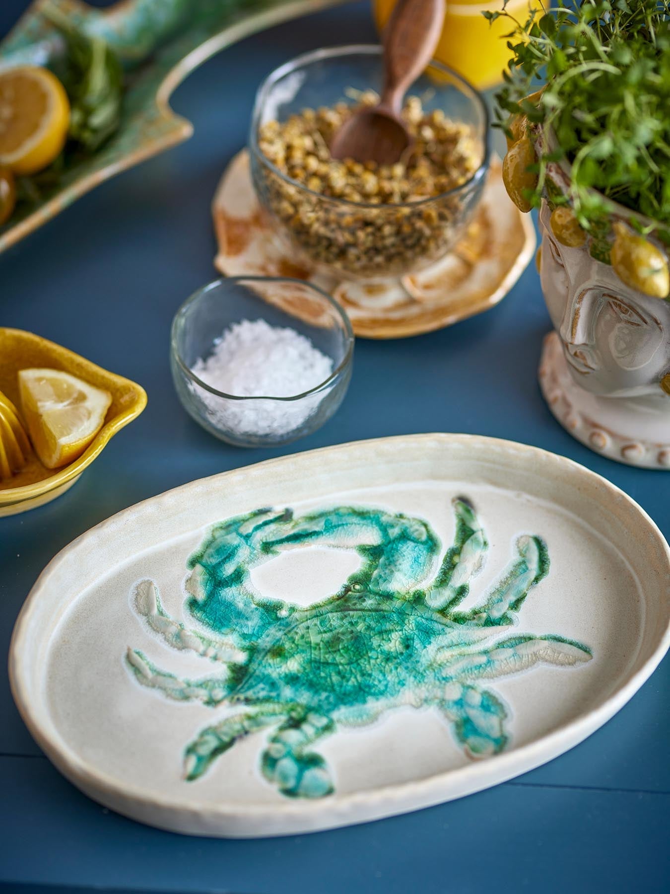 Hadden Teller, Grün, Steingut in Grün präsentiert im Onlineshop von KAQTU Design AG. Teller ist von Creative Collection