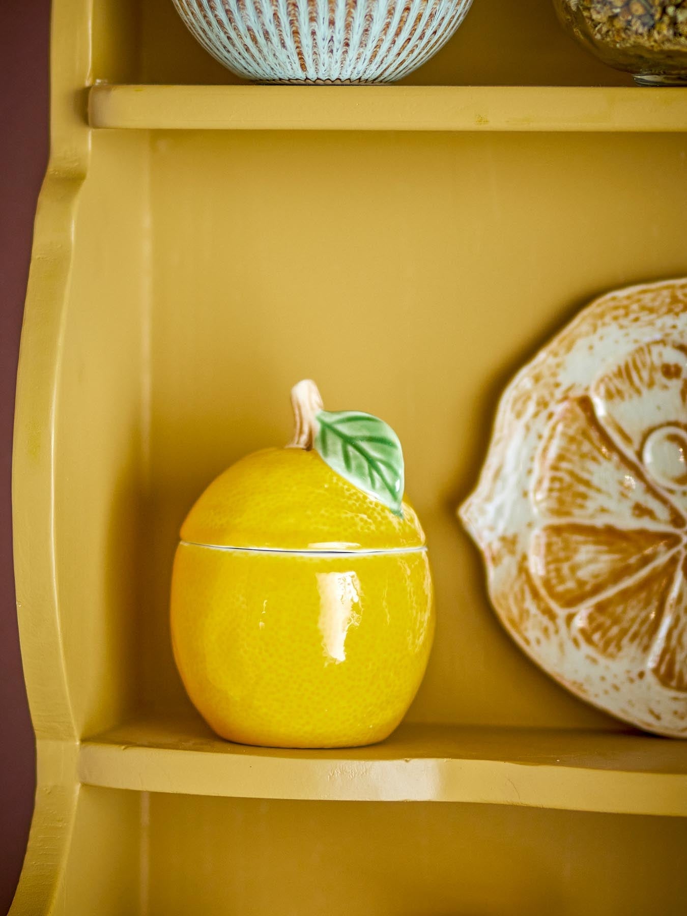 Limone Gefäß mit Deckel, Gelb, Steingut in Gelb präsentiert im Onlineshop von KAQTU Design AG. Kanne ist von Creative Collection