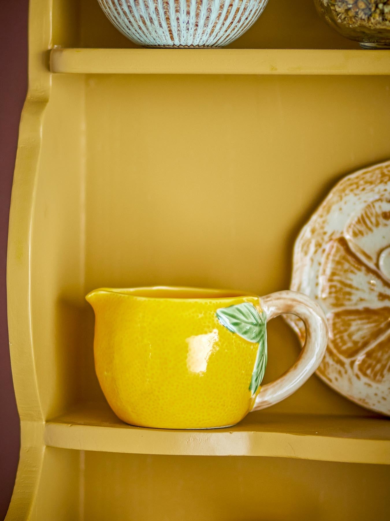 Limone Milchkännchen, Gelb, Steingut in Gelb präsentiert im Onlineshop von KAQTU Design AG. Kanne ist von Creative Collection