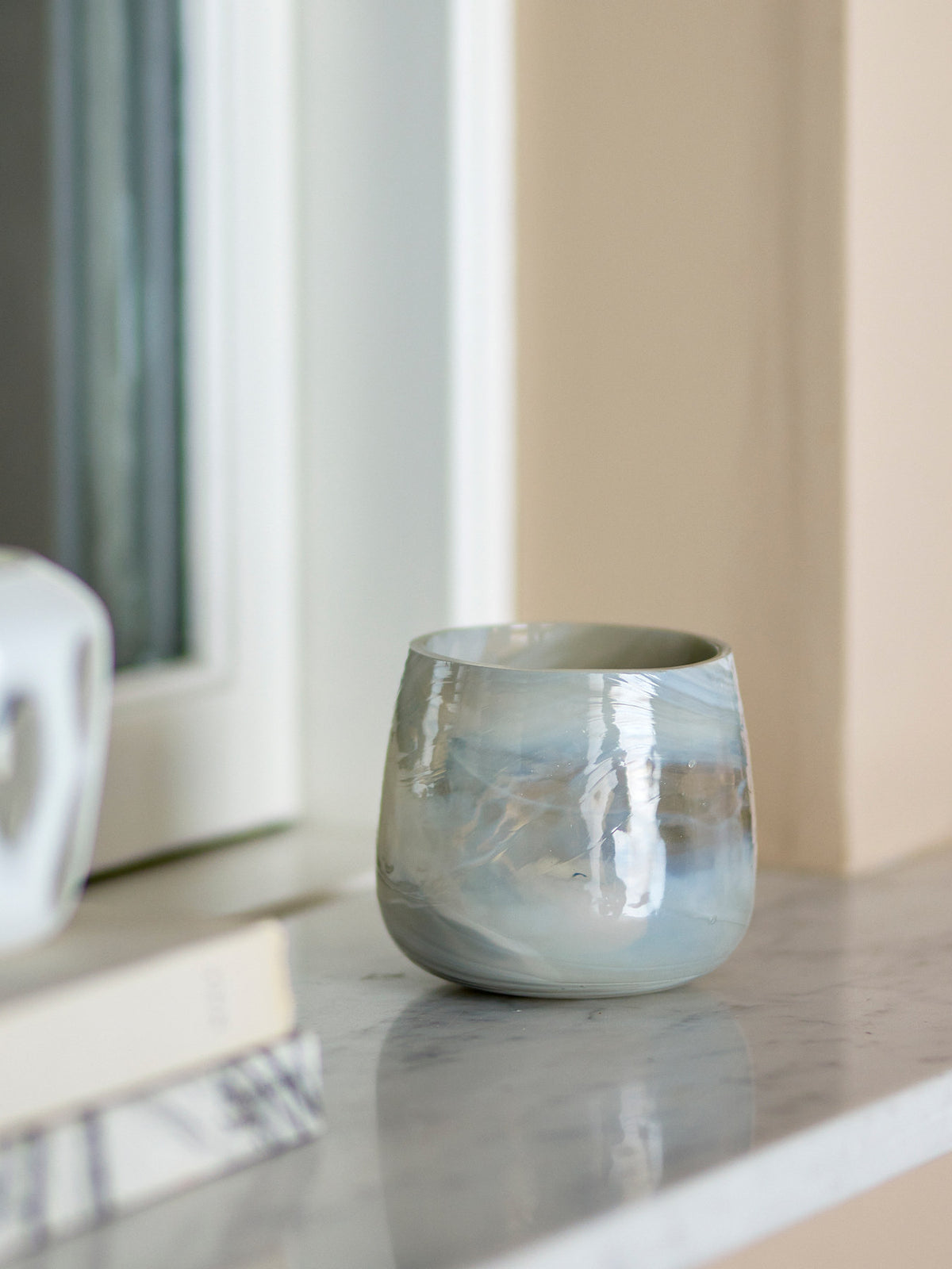 Imran Teelichthalter, Grau, Recyceltes Glas in Grau präsentiert im Onlineshop von KAQTU Design AG. Teelichthalter ist von Bloomingville