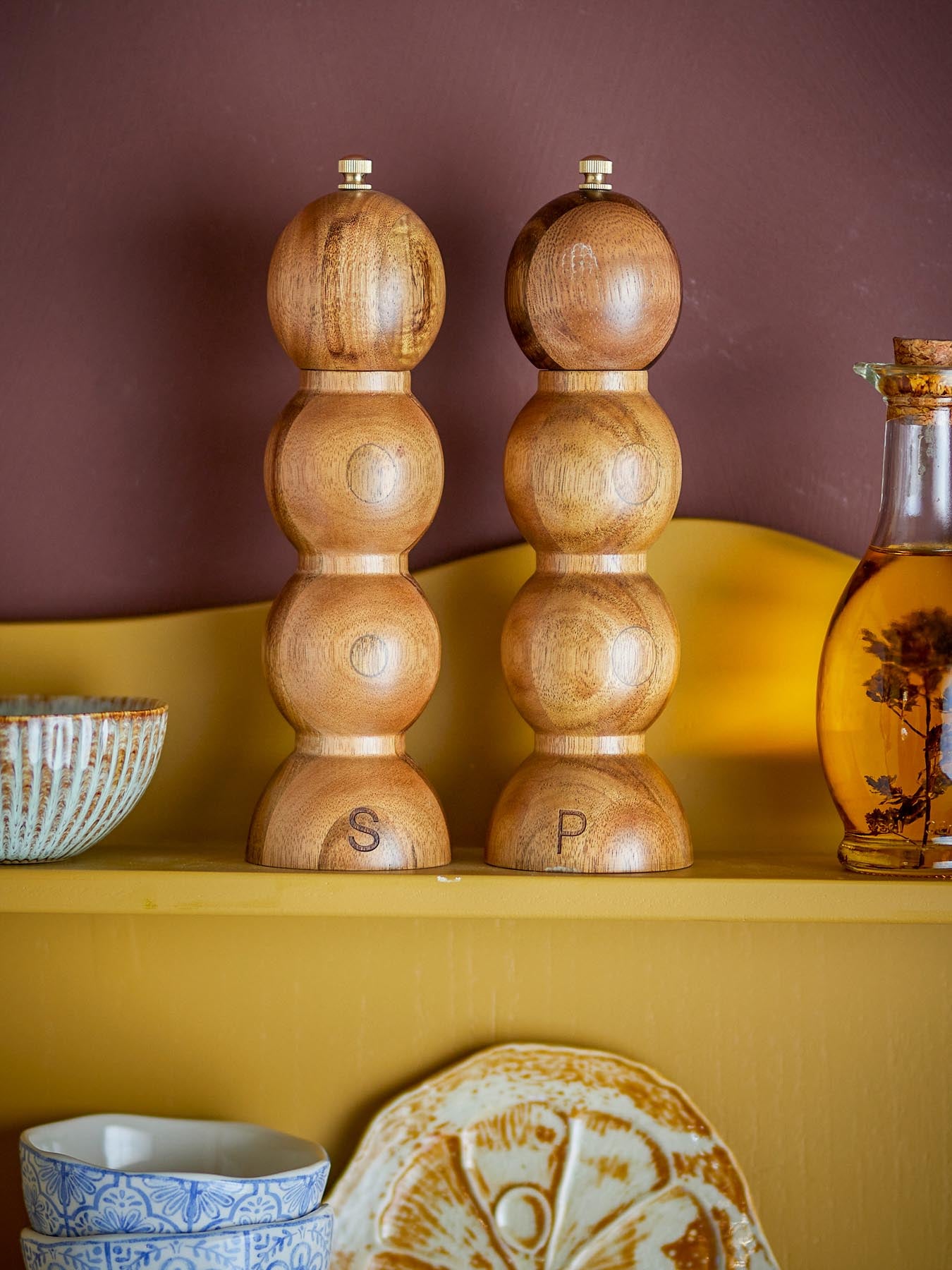 Entdecken Sie die elegante Clancy Salz- und Pfeffermühle aus hochwertigem Akazienholz. Ideal für stilvolles Würzen in Ihrer Küche.