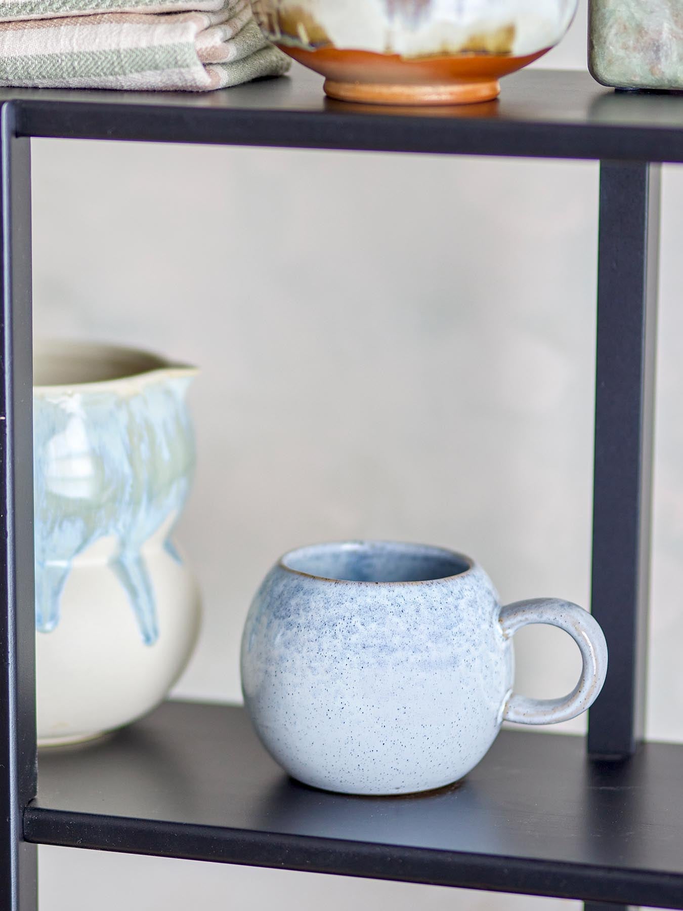 Paula Becher, Blau, Steingut in Blau präsentiert im Onlineshop von KAQTU Design AG. Tasse ist von Bloomingville