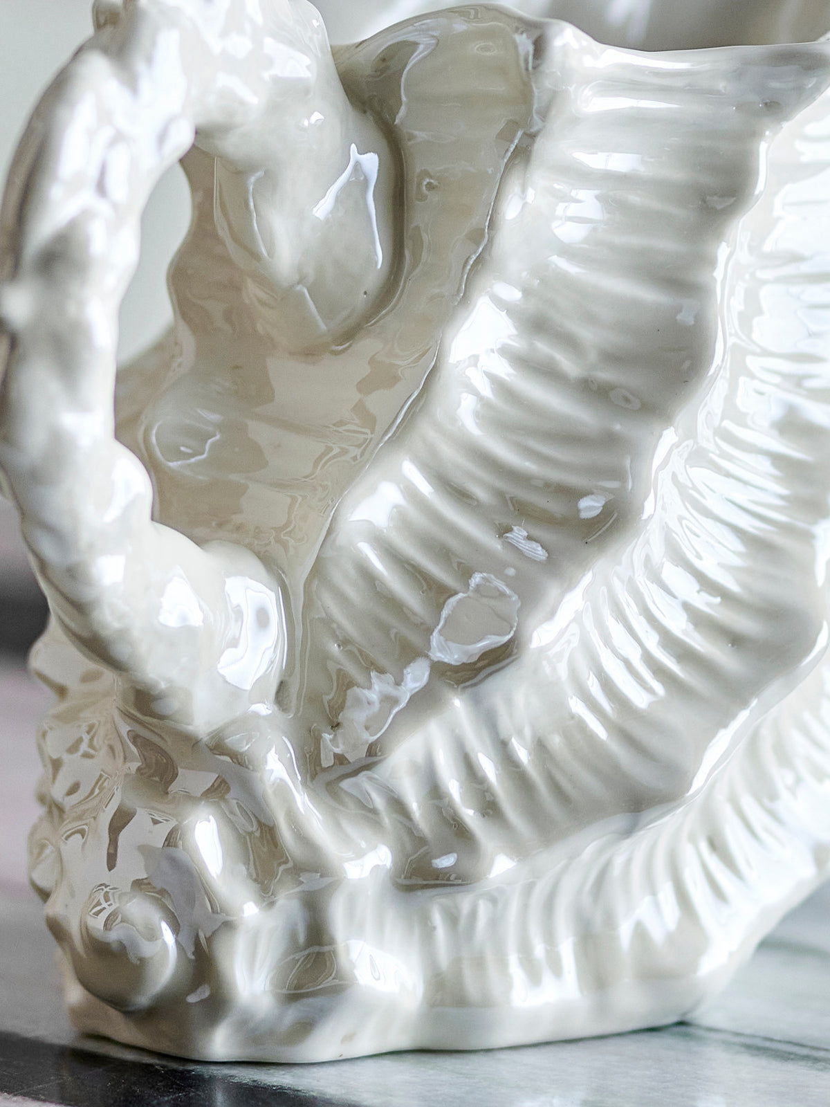 Shellie Krug, Weiss, Steingut in White präsentiert im Onlineshop von KAQTU Design AG. Kanne ist von Bloomingville