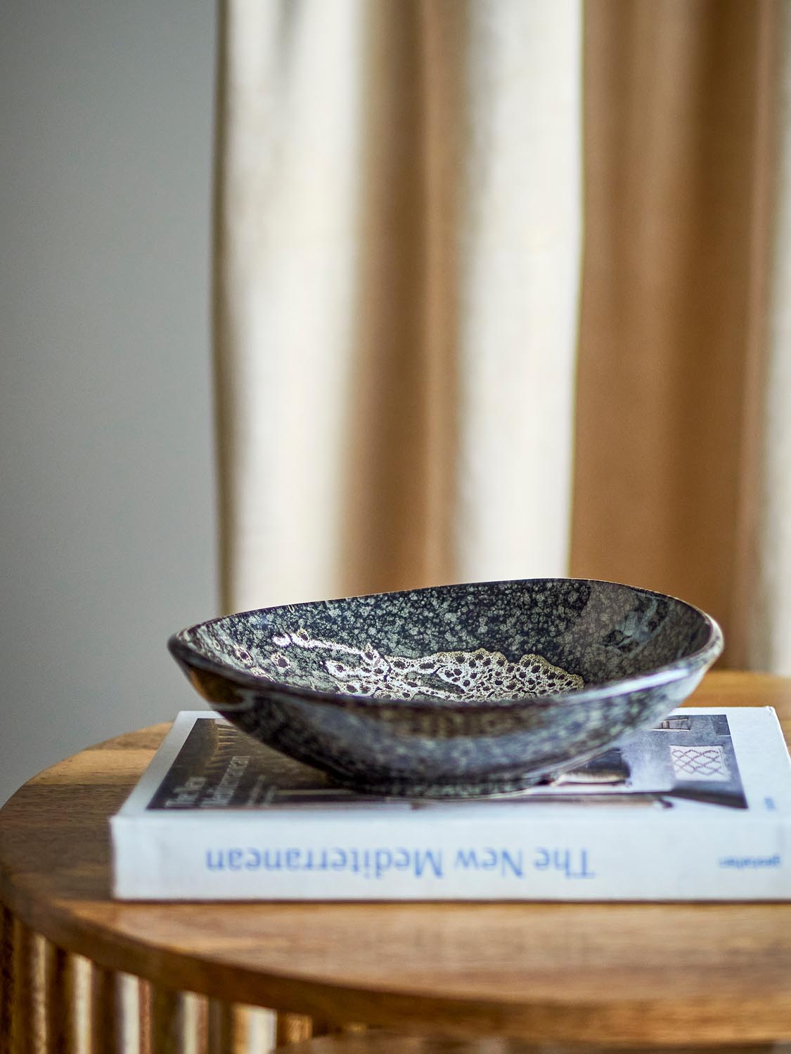 Sway Schale, Grau, Steingut in Grey präsentiert im Onlineshop von KAQTU Design AG. Schale ist von Creative Collection