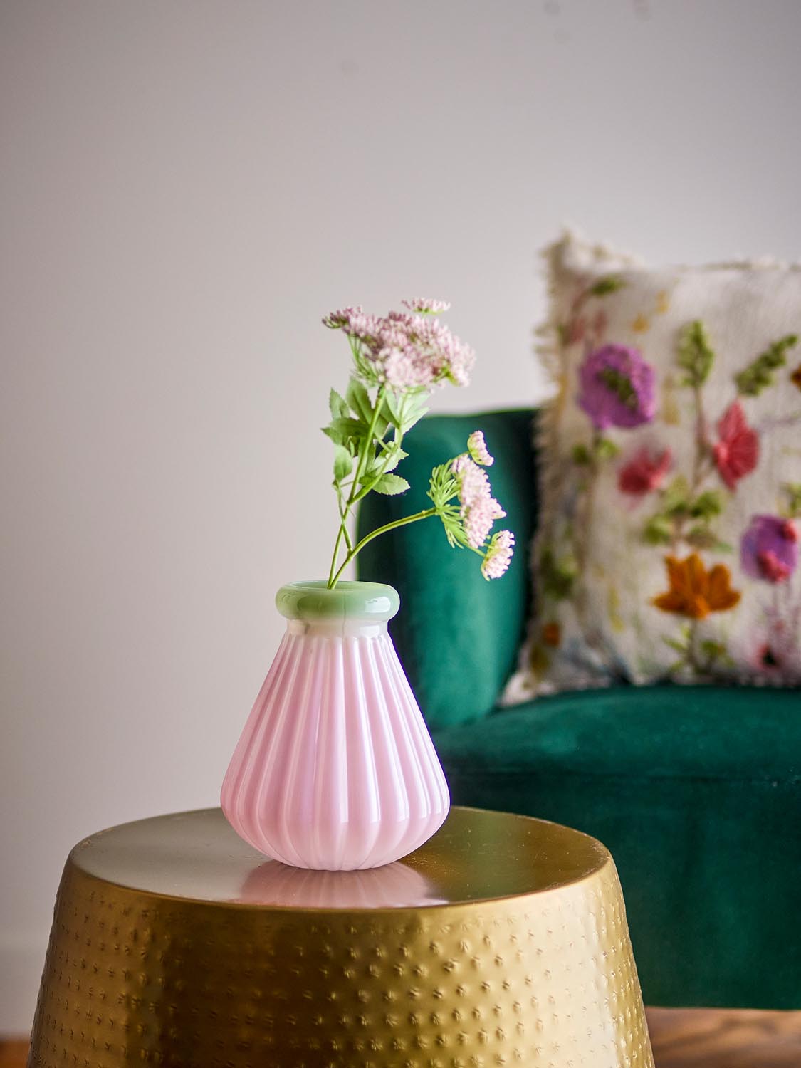 Judith Vase, Rose, Glas in Rose präsentiert im Onlineshop von KAQTU Design AG. Vase ist von Creative Collection