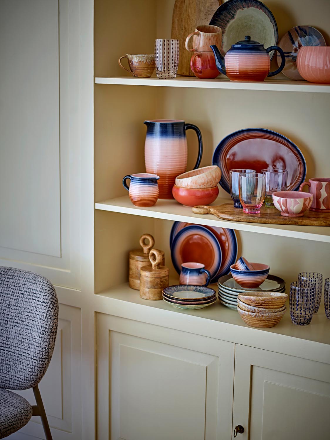Tatum Krug, Bunt, Steingut in Multi präsentiert im Onlineshop von KAQTU Design AG. Kanne ist von Bloomingville