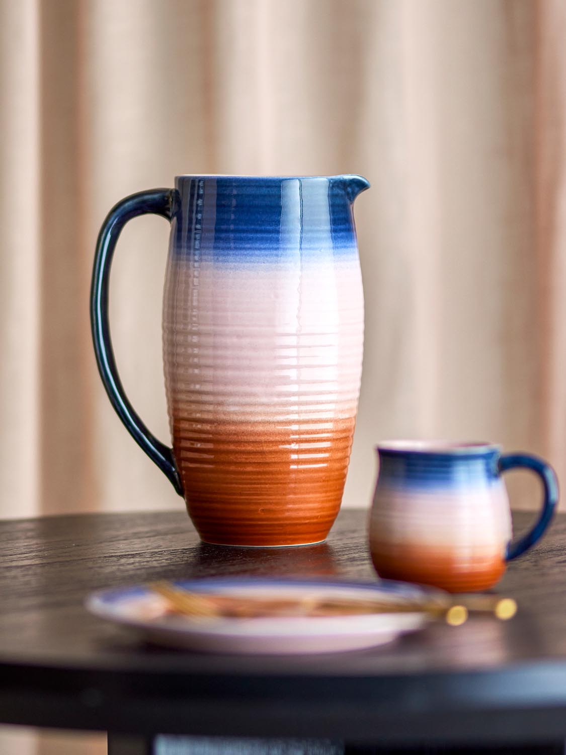Tatum Krug, Bunt, Steingut in Multi präsentiert im Onlineshop von KAQTU Design AG. Kanne ist von Bloomingville