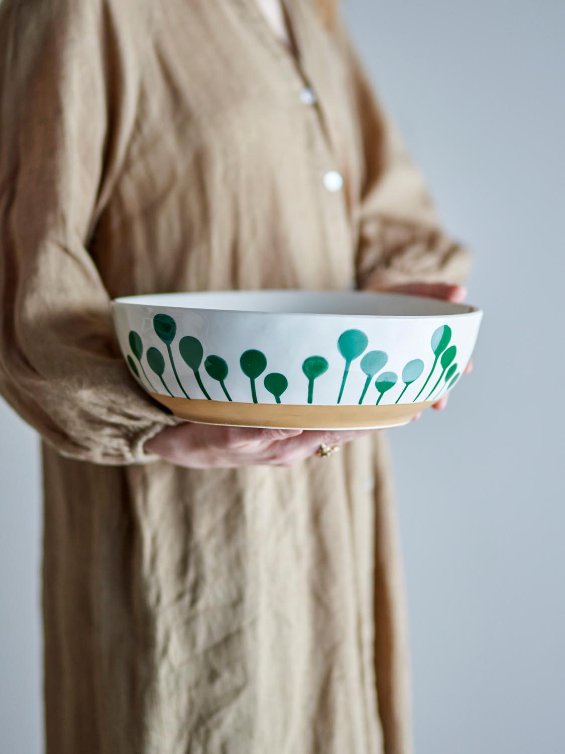 Linora Schale, Grün, Steingut in Green präsentiert im Onlineshop von KAQTU Design AG. Schale ist von Creative Collection