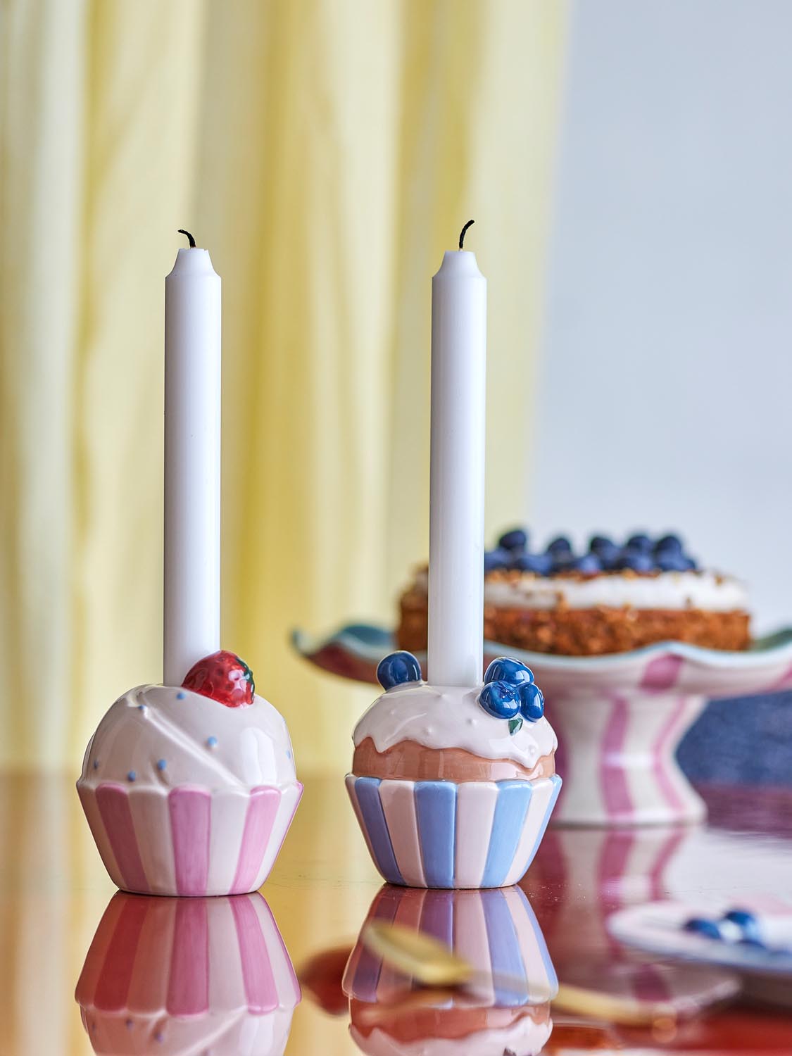 Chip Kerzenhalter, Bunt, Steingut in Multi präsentiert im Onlineshop von KAQTU Design AG. Kerzenständer ist von Bloomingville