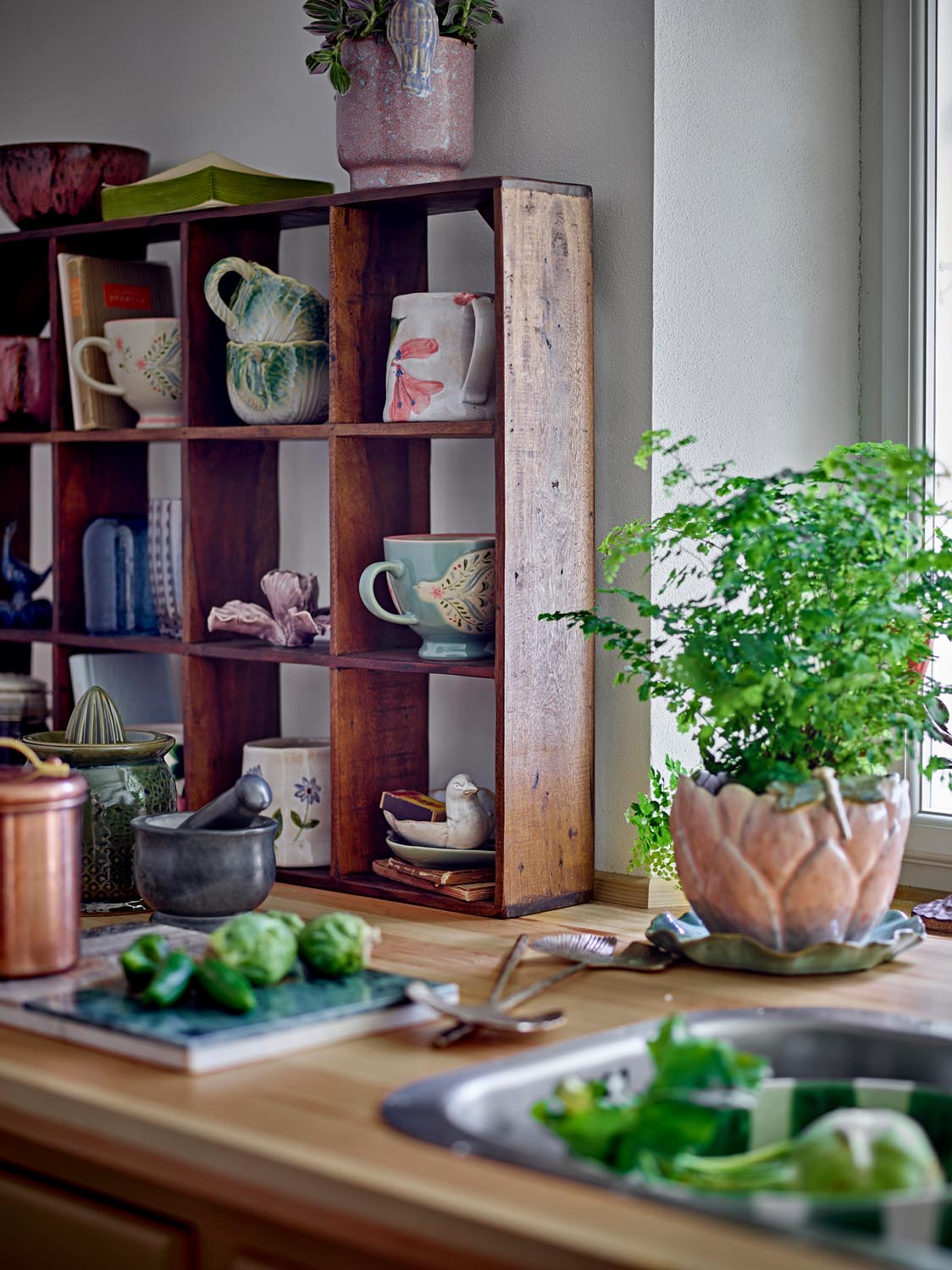 Camilla Becher, Bunt, Steingut in Multi präsentiert im Onlineshop von KAQTU Design AG. Tasse ist von Creative Collection