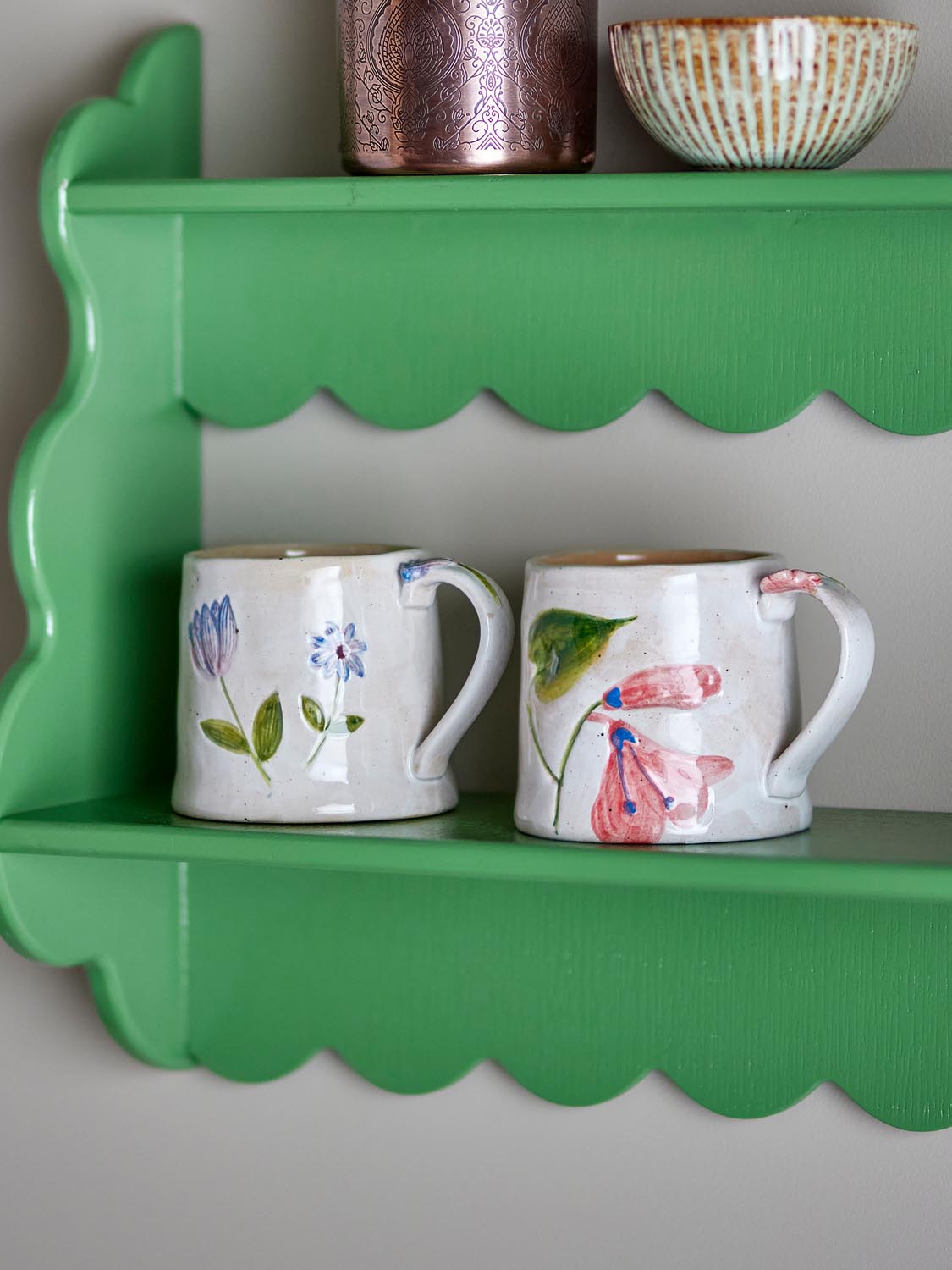 Camilla Becher, Bunt, Steingut in Multi präsentiert im Onlineshop von KAQTU Design AG. Tasse ist von Creative Collection