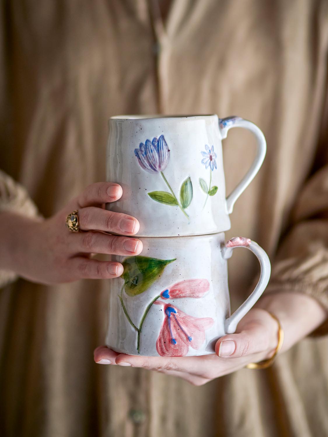 Camilla Becher, Bunt, Steingut in Multi präsentiert im Onlineshop von KAQTU Design AG. Tasse ist von Creative Collection
