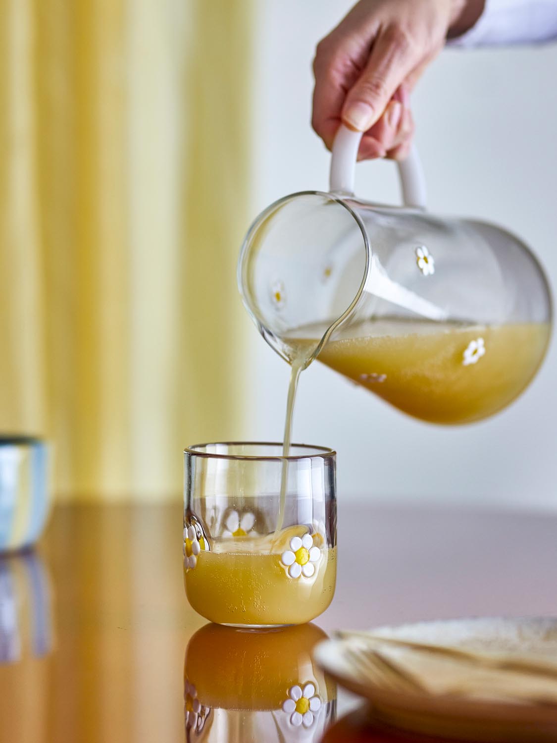 Buzz Trinkglas, Klar, Glas in Clear präsentiert im Onlineshop von KAQTU Design AG. Glas ist von Bloomingville