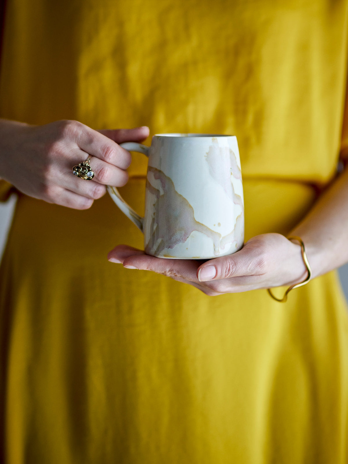 Winnie Becher, Bunt, Steingut in Multi präsentiert im Onlineshop von KAQTU Design AG. Tasse ist von Creative Collection