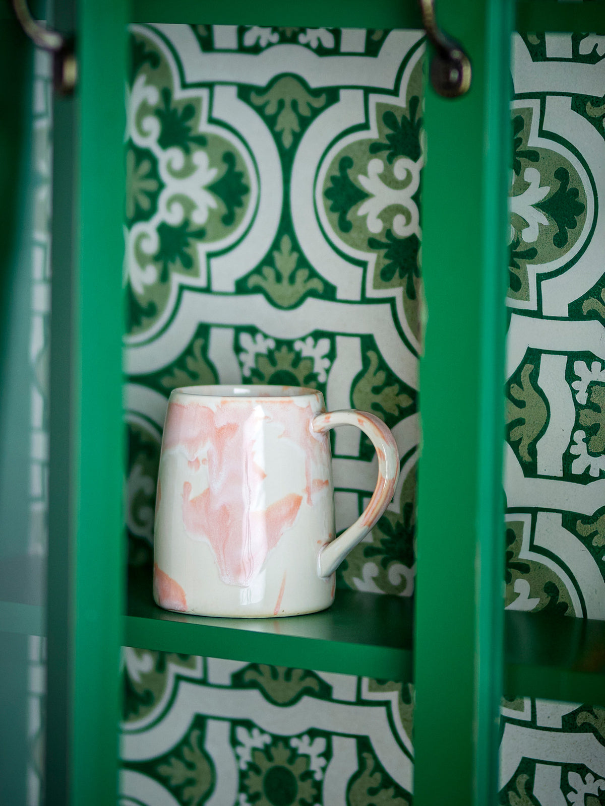 Winnie Becher, Bunt, Steingut in Multi präsentiert im Onlineshop von KAQTU Design AG. Tasse ist von Creative Collection