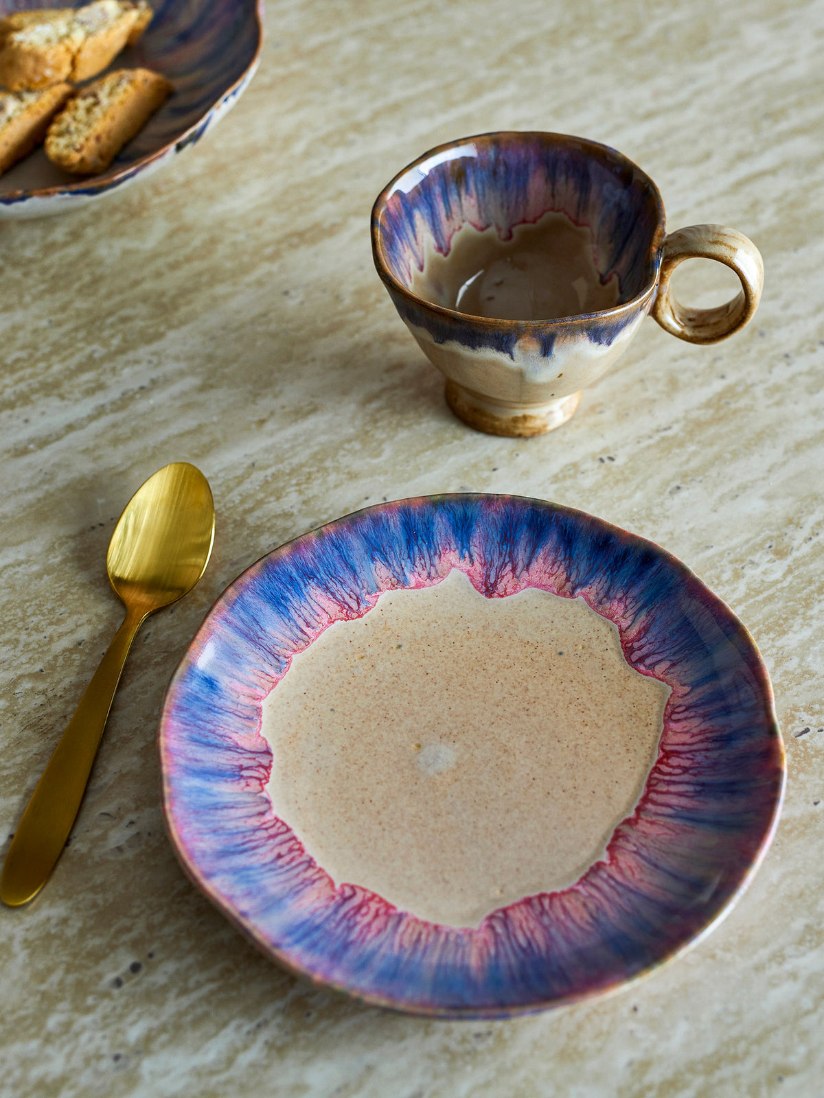 Imogen Teller, Bunt, Steingut in Multi präsentiert im Onlineshop von KAQTU Design AG. Teller ist von Bloomingville