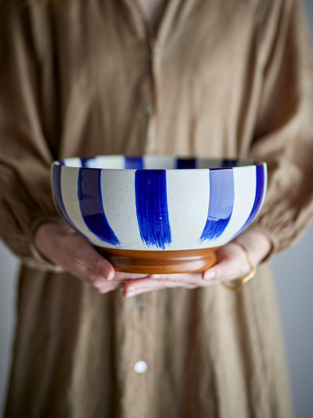 Shakti Schale, Blau, Steingut in Blue präsentiert im Onlineshop von KAQTU Design AG. Schale ist von Creative Collection