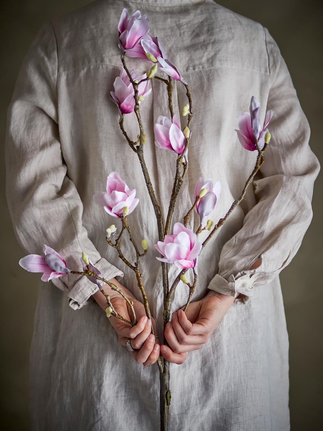 Magnolia Zweig, Rose, Künstliche Blumen in Rose präsentiert im Onlineshop von KAQTU Design AG. Kunstpflanze ist von Bloomingville