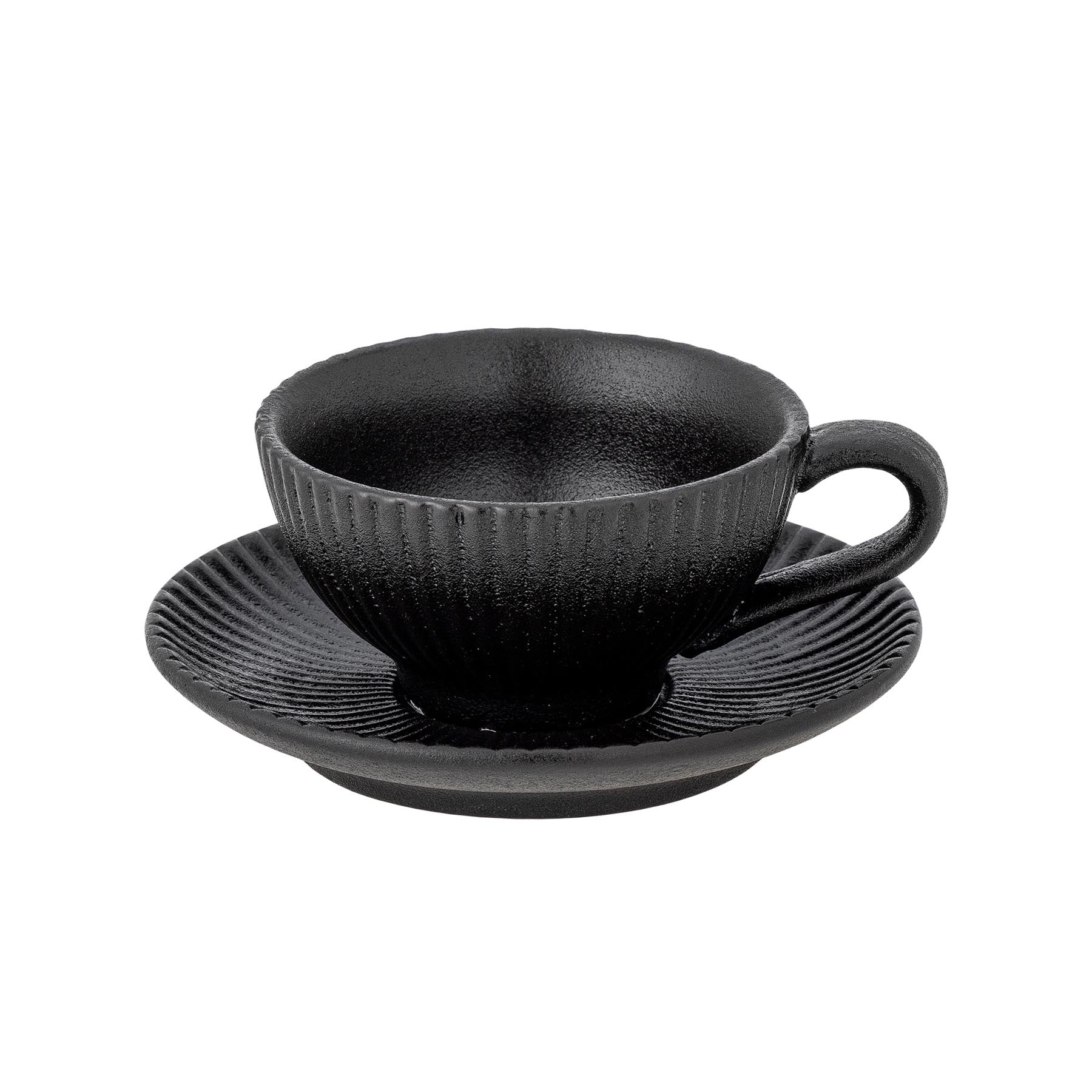 Neri Cappuccinotasse mit Untertasse, Schwarz, Steingut in Black präsentiert im Onlineshop von KAQTU Design AG. Tasse ist von Bloomingville