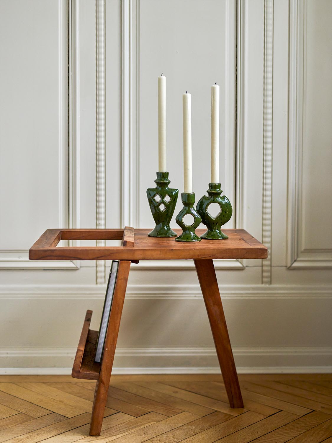 Weio Kerzenhalter, Grün, Steingut in Green präsentiert im Onlineshop von KAQTU Design AG. Kerzenständer ist von Bloomingville