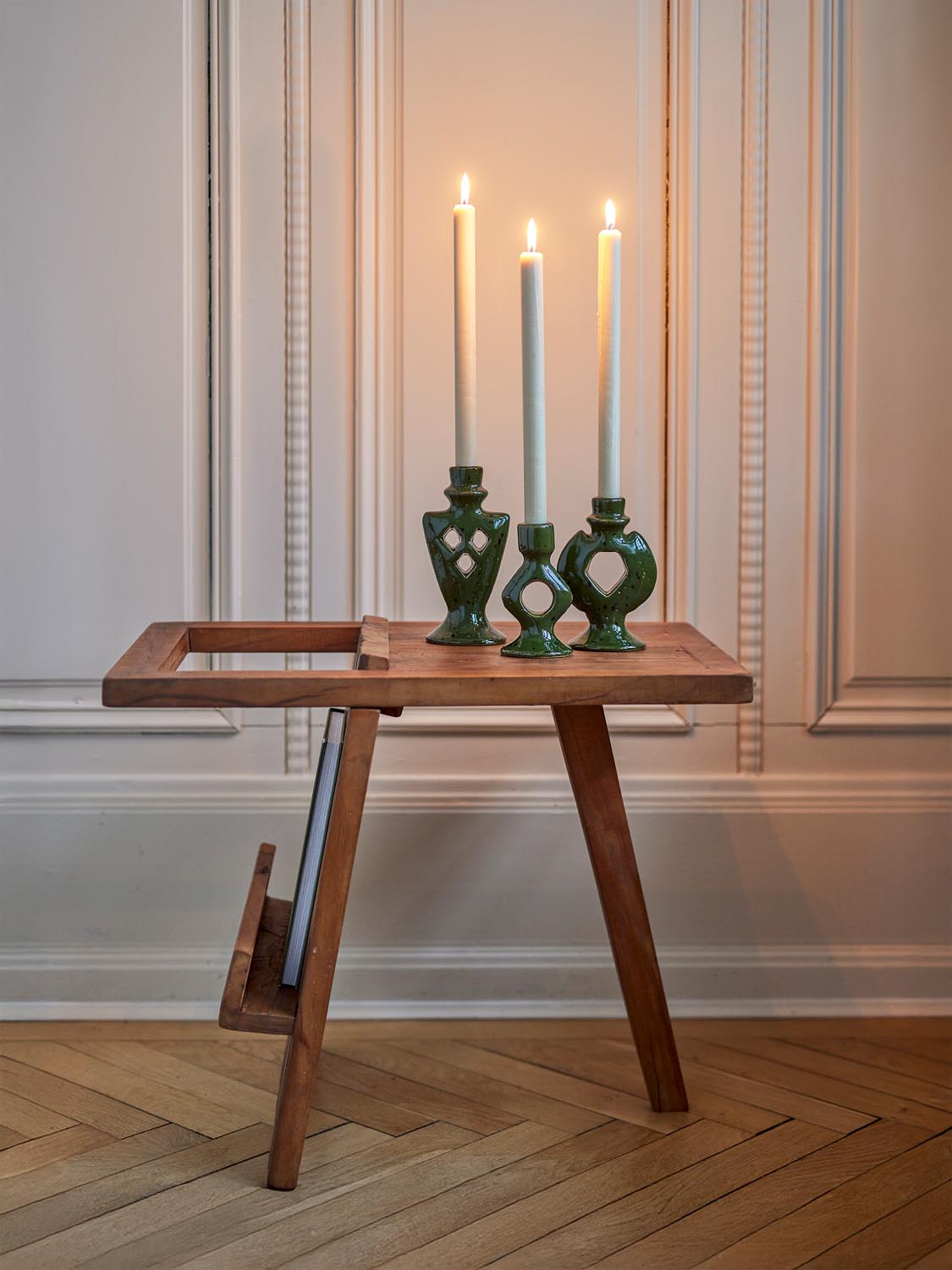 Weio Kerzenhalter, Grün, Steingut in Green präsentiert im Onlineshop von KAQTU Design AG. Kerzenständer ist von Bloomingville