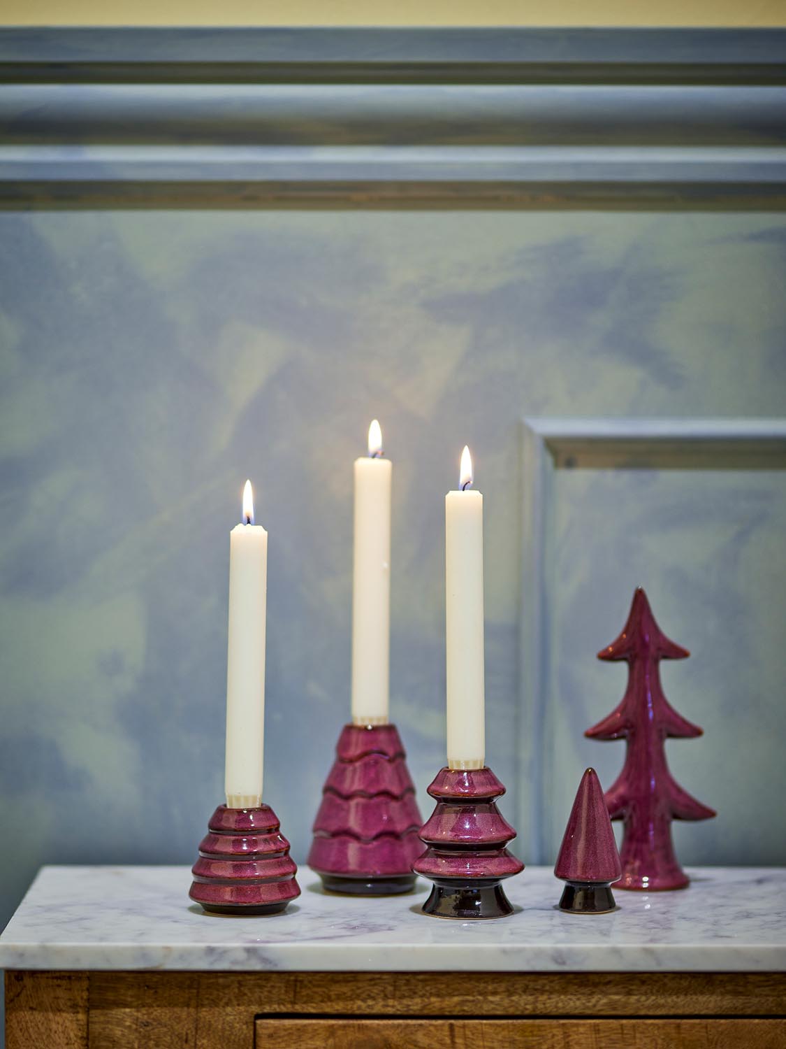 Woods Kerzenhalter, Rot, Steingut in Red präsentiert im Onlineshop von KAQTU Design AG. Kerzenständer ist von Bloomingville