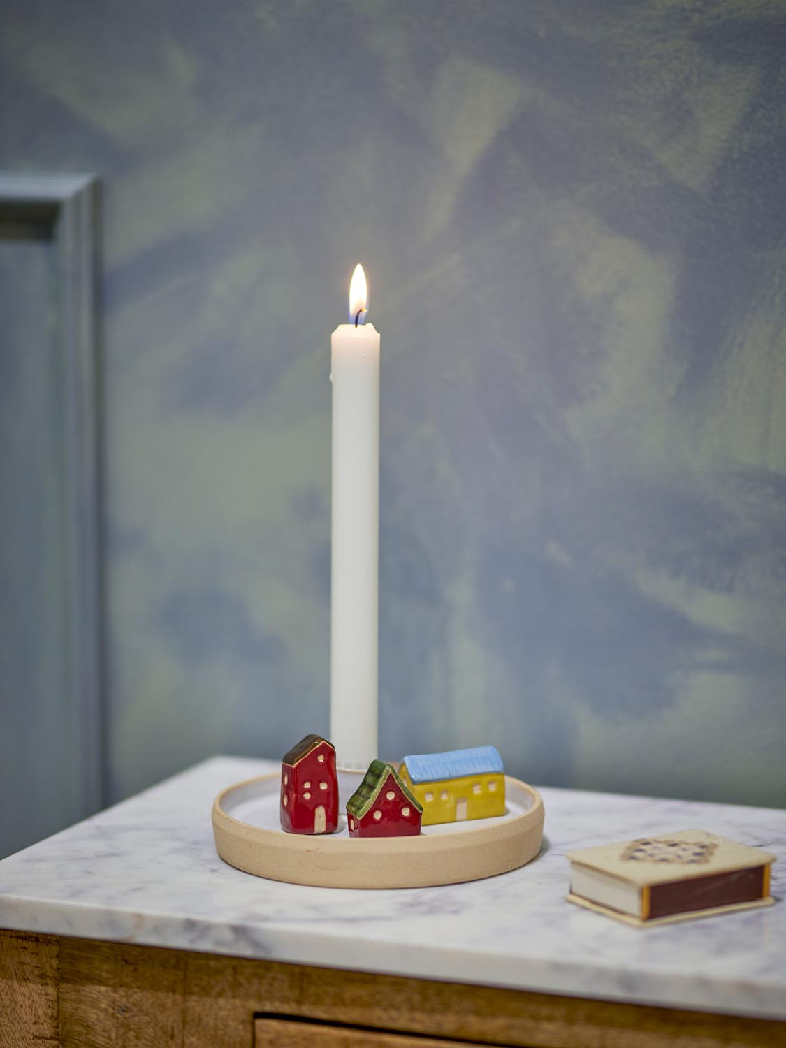 Coze Kerzenhalter, Weiß, Steingut in White präsentiert im Onlineshop von KAQTU Design AG. Kerzenständer ist von Bloomingville