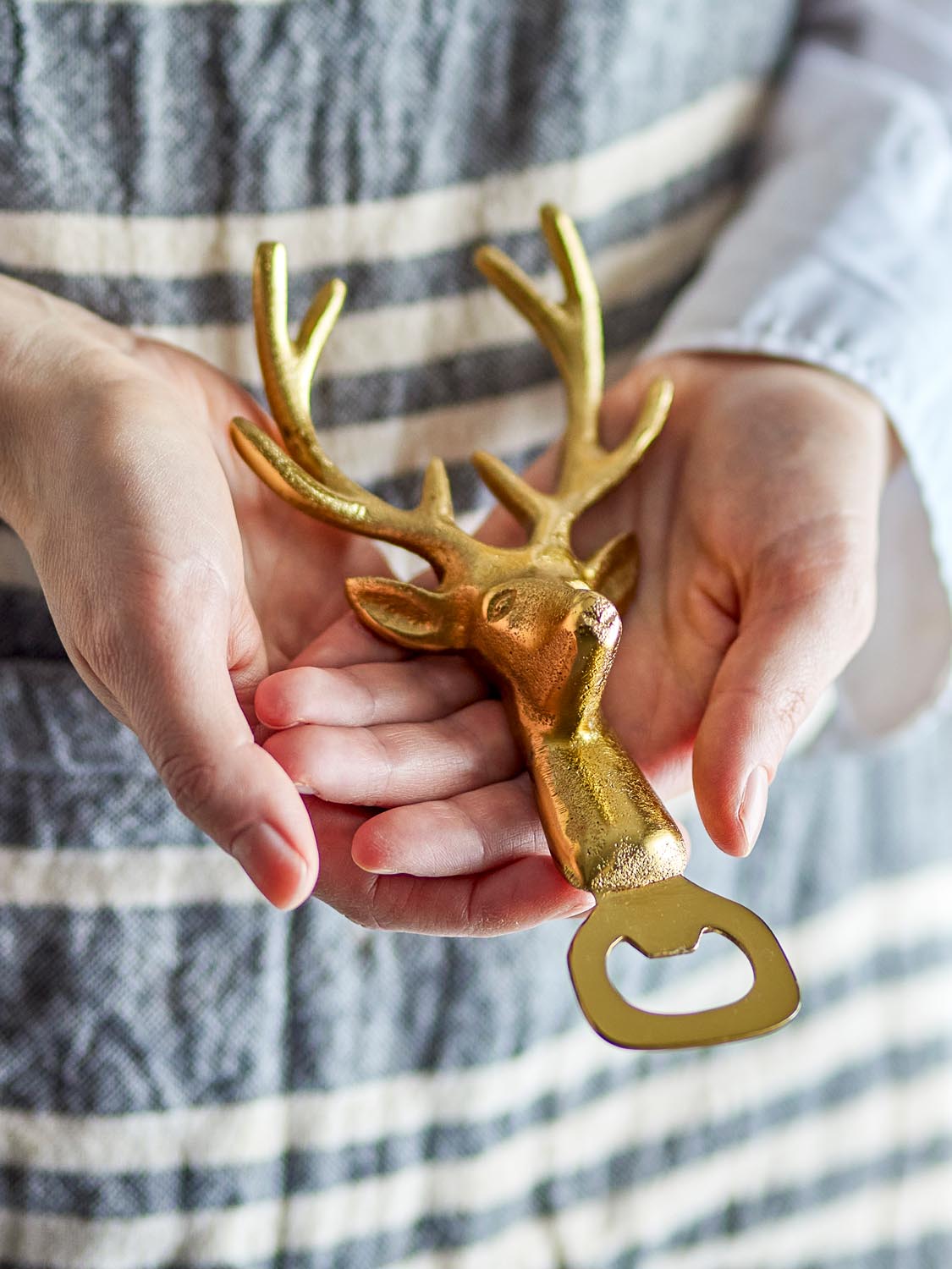 Kumari Flaschenöffner, Gold, Aluminium in Gold präsentiert im Onlineshop von KAQTU Design AG. Barzubehör ist von Bloomingville