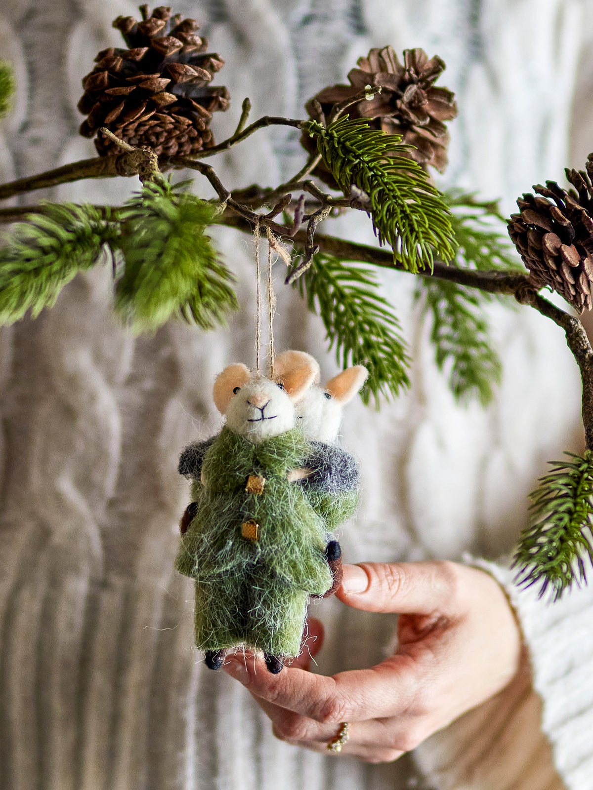 Peo Ornament, Grün, Wolle in Green präsentiert im Onlineshop von KAQTU Design AG. Ornament ist von Bloomingville