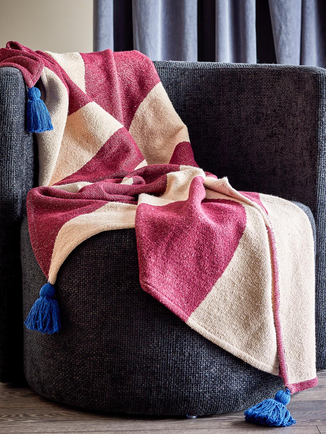 Cimmi Decke, Bunt, Recycelte Baumwolle in Multi präsentiert im Onlineshop von KAQTU Design AG. Bettüberwurf ist von Bloomingville