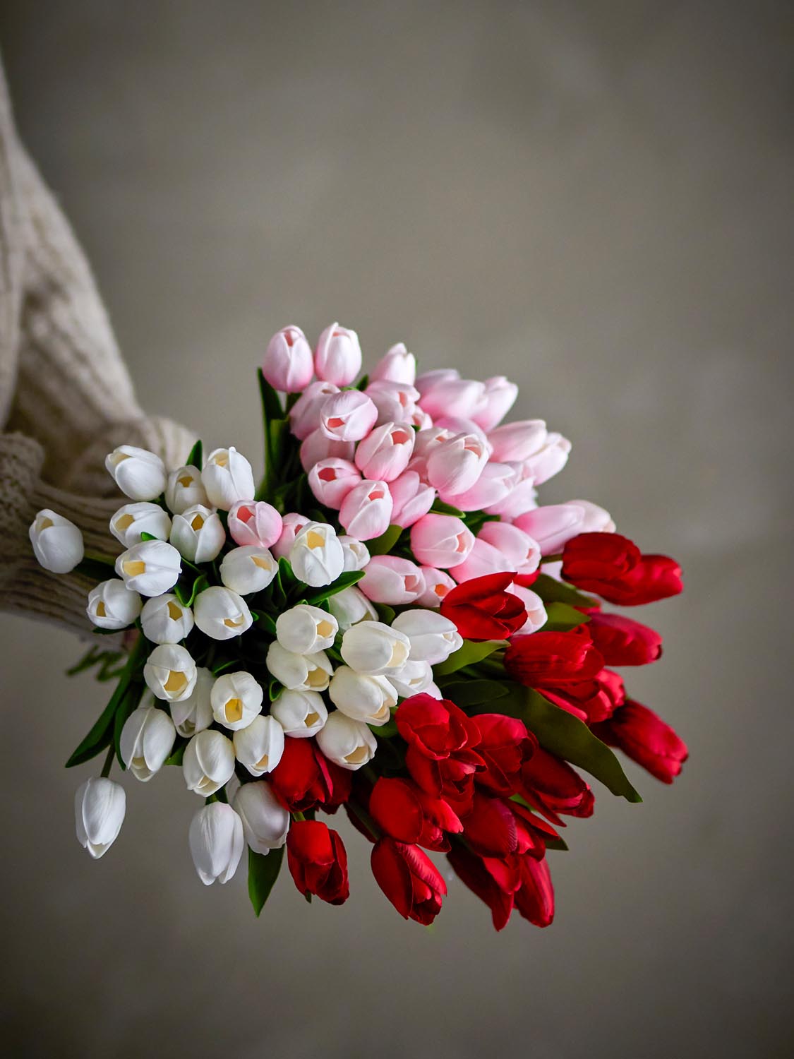 Tulip Blumenstrauß, Weiß, Künstliche Blumen in White präsentiert im Onlineshop von KAQTU Design AG. Kunstpflanze ist von Bloomingville