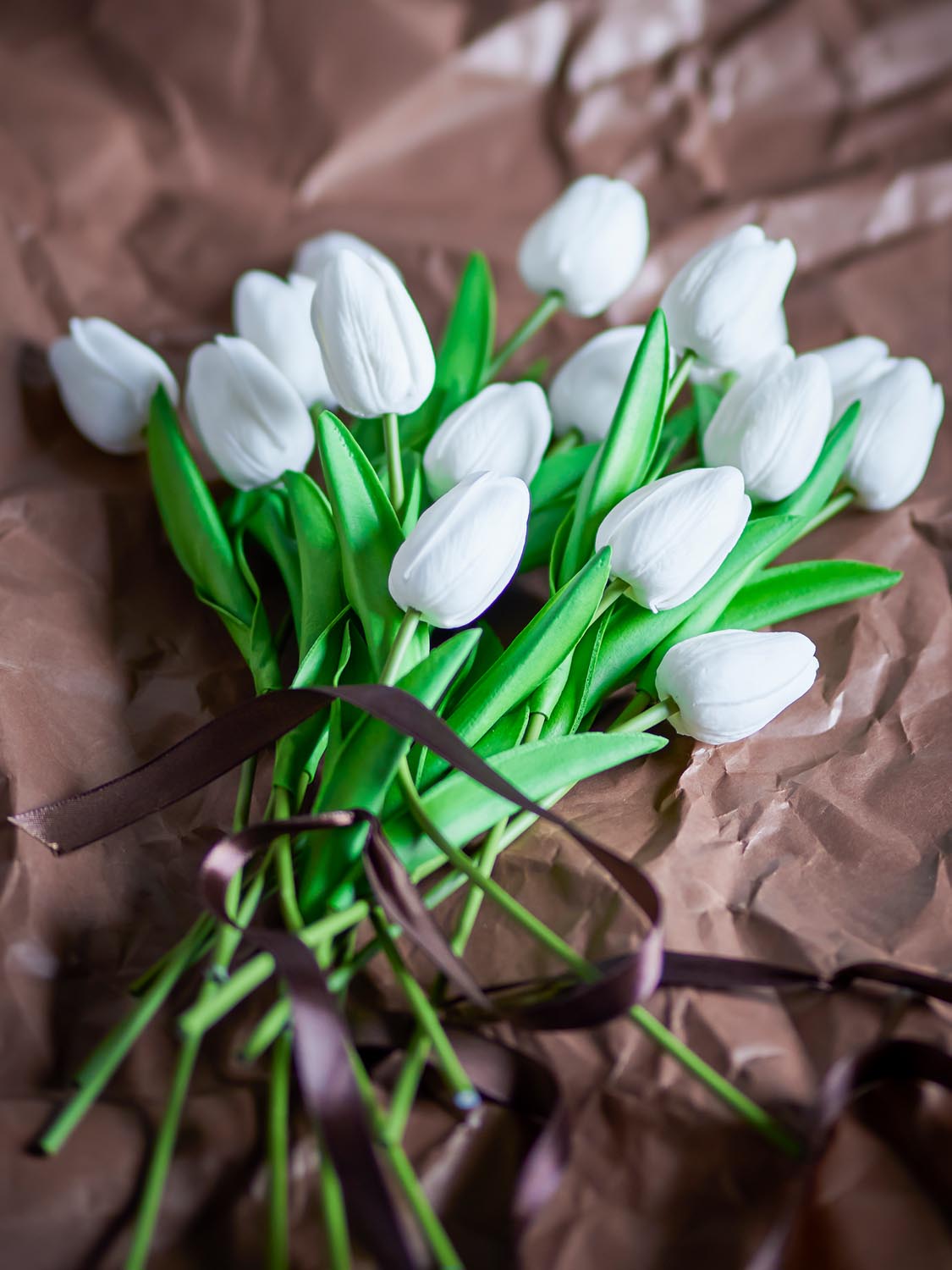 Tulip Blumenstrauß, Weiß, Künstliche Blumen in White präsentiert im Onlineshop von KAQTU Design AG. Kunstpflanze ist von Bloomingville