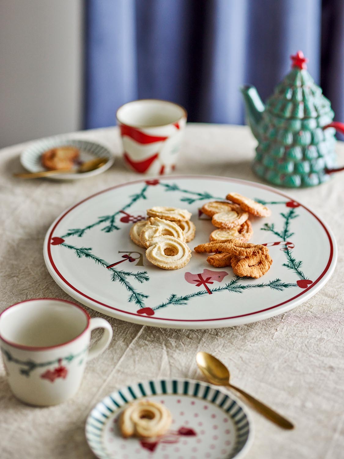 Yule Drehteller, Natur, Steingut in Nature präsentiert im Onlineshop von KAQTU Design AG. Tablett ist von Bloomingville
