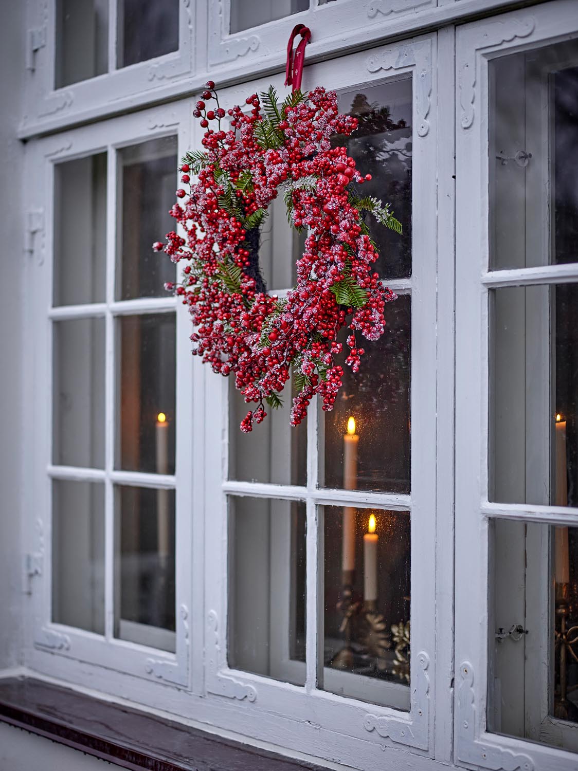 Winter Berry Kranz, Rot, Künstliche Blumen in Red präsentiert im Onlineshop von KAQTU Design AG. Kunstpflanze ist von Bloomingville