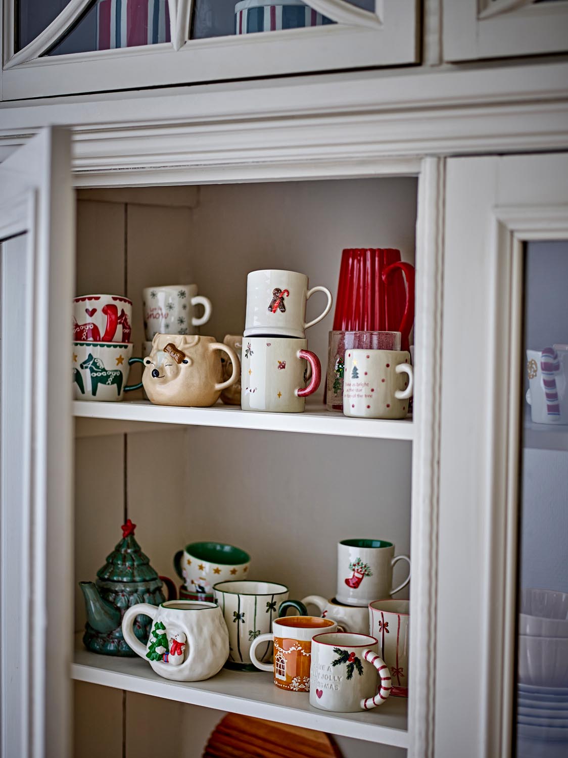 Ryne Becher, Weiß, Steingut in White präsentiert im Onlineshop von KAQTU Design AG. Tasse ist von Bloomingville
