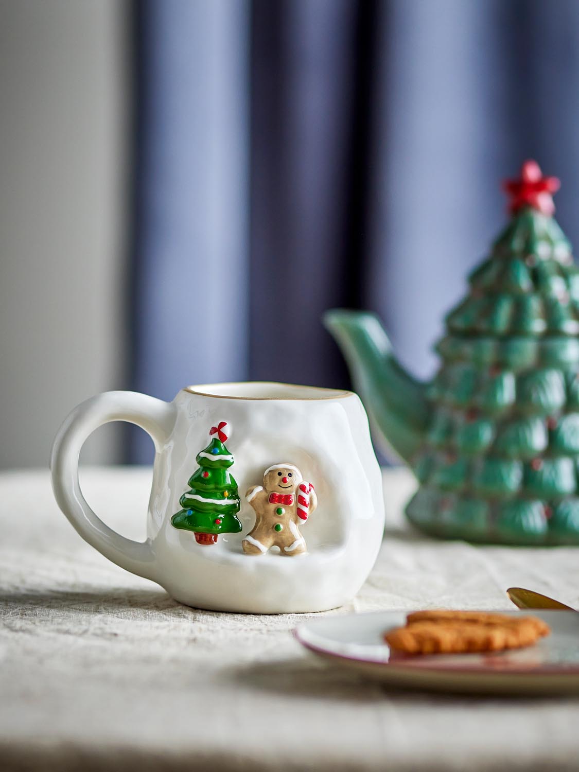 Ryne Becher, Weiß, Steingut in White präsentiert im Onlineshop von KAQTU Design AG. Tasse ist von Bloomingville