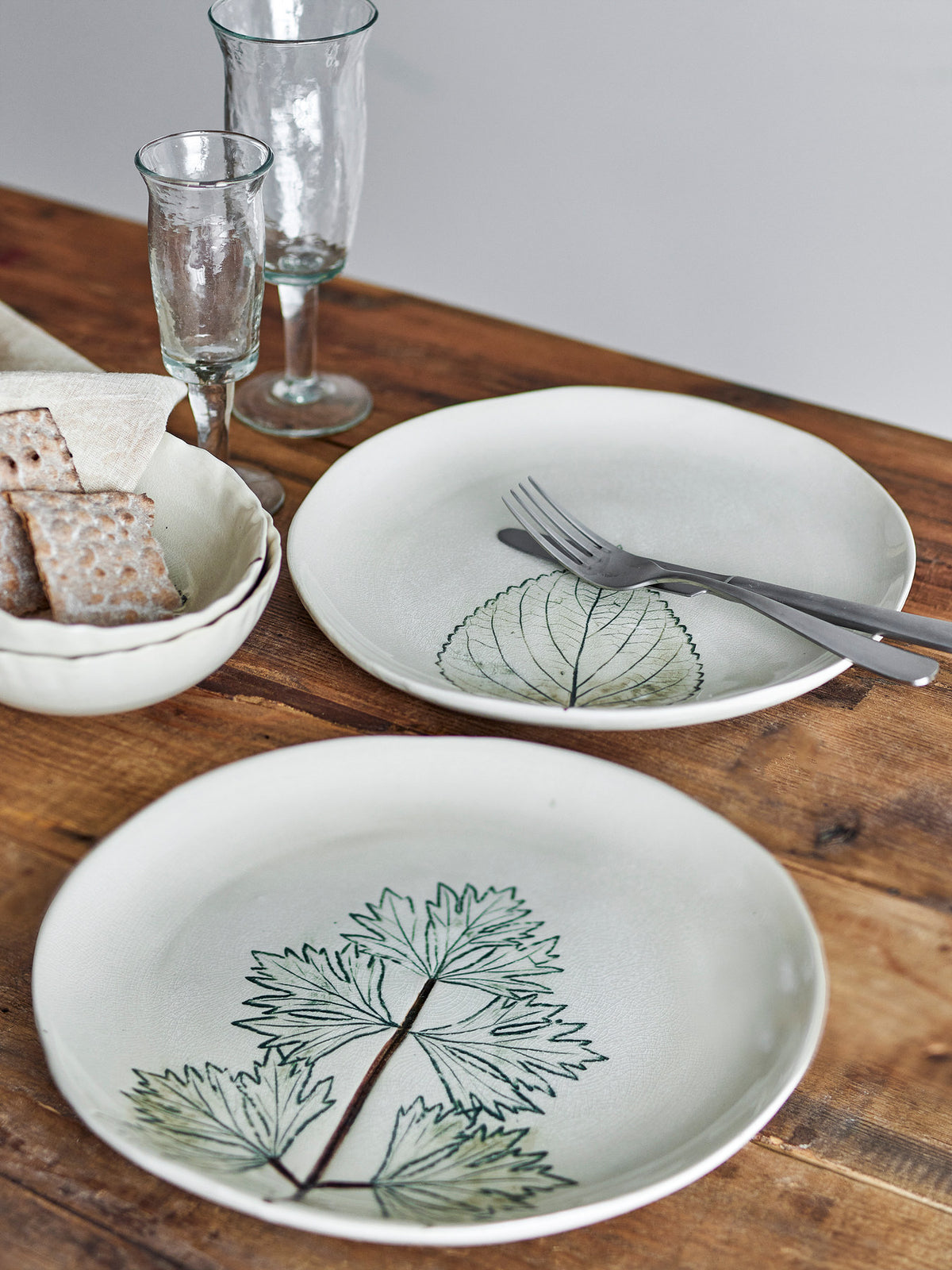 Aubrin Teller, Natur, Steingut in Nature präsentiert im Onlineshop von KAQTU Design AG. Teller ist von Creative Collection