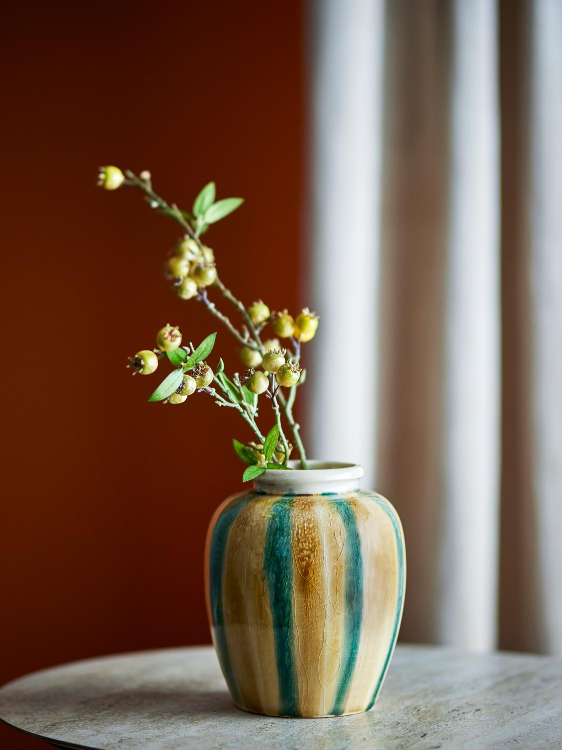 Rahima Vase, Bunt, Steingut in Multi präsentiert im Onlineshop von KAQTU Design AG. Vase ist von Creative Collection