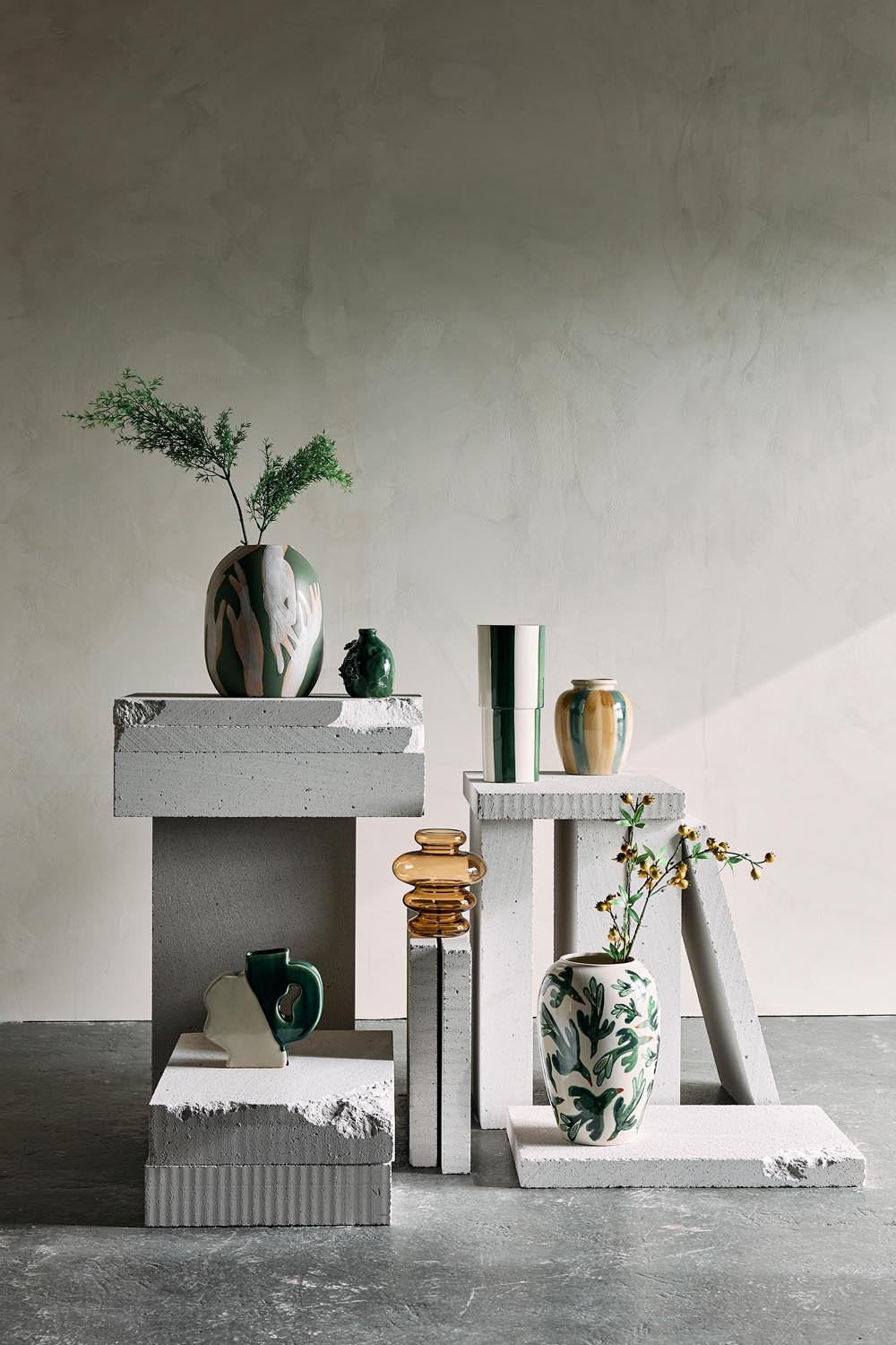 Ramia Vase, Grün, Steingut in Green präsentiert im Onlineshop von KAQTU Design AG. Vase ist von Creative Collection