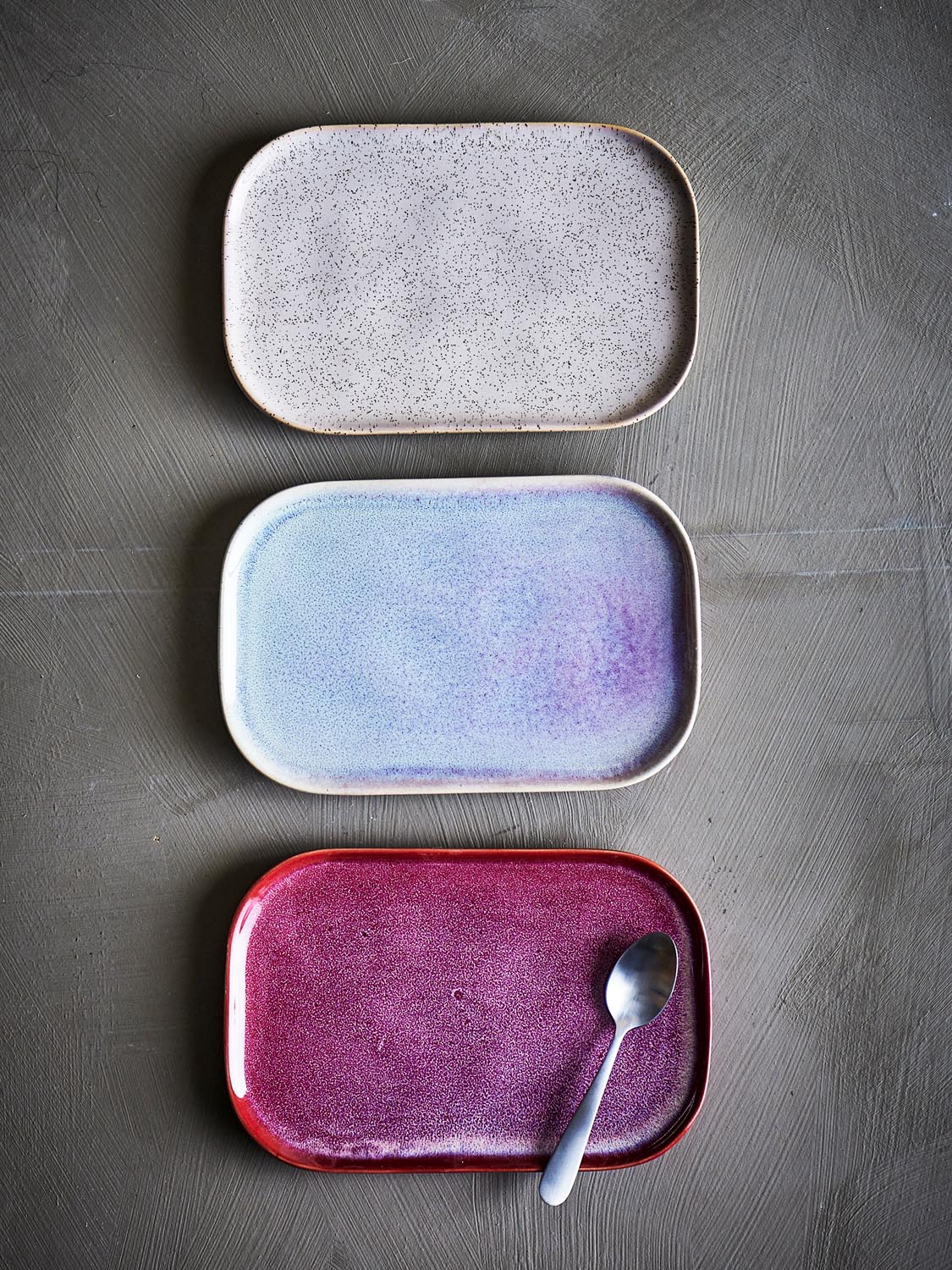 Addison Teller, Rose, Steingut in Rose präsentiert im Onlineshop von KAQTU Design AG. Teller ist von Bloomingville